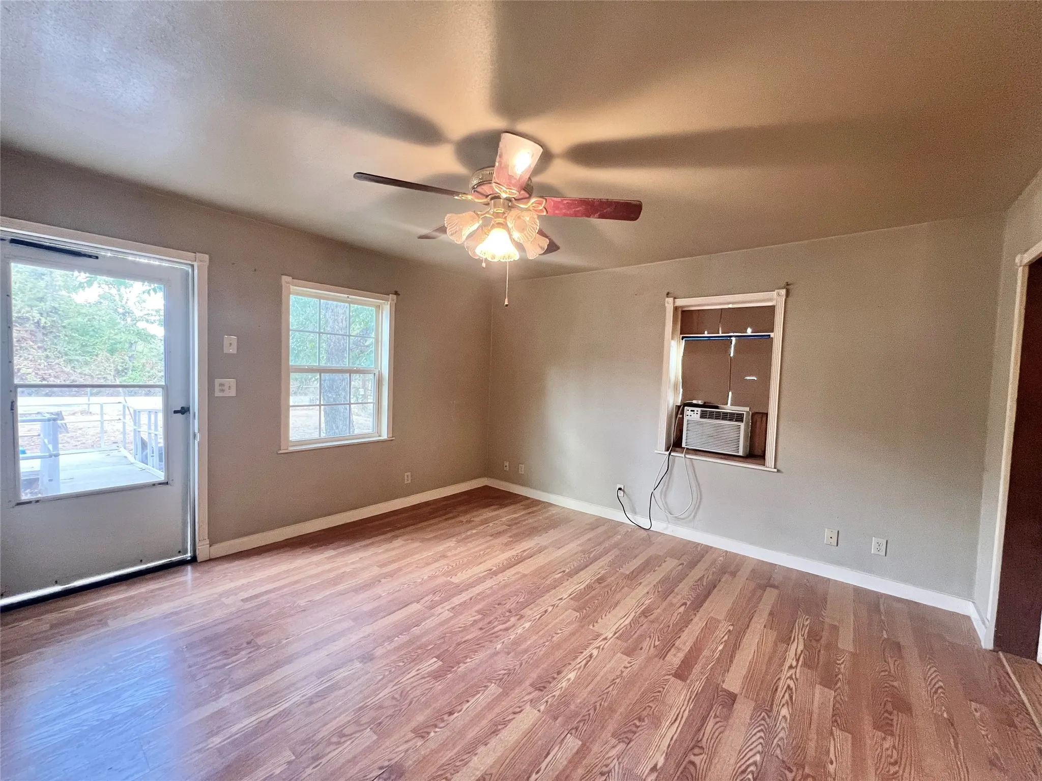 Single Family Residence For Sale in Brown County , 211 Lucas Drive, Early, Texas 76802, 3 Bedroom, 1 Bathroom, Garage spaces, 1,646 Sqft, built in 0, mls#21391322, Real Estate Agent in Early, Homes For Sale in Brown county, Homes For Sale in Early, Realtor in Early Texas, Real Estate Brokerage Independent Realty Texas, Luminita Cordes Realtor