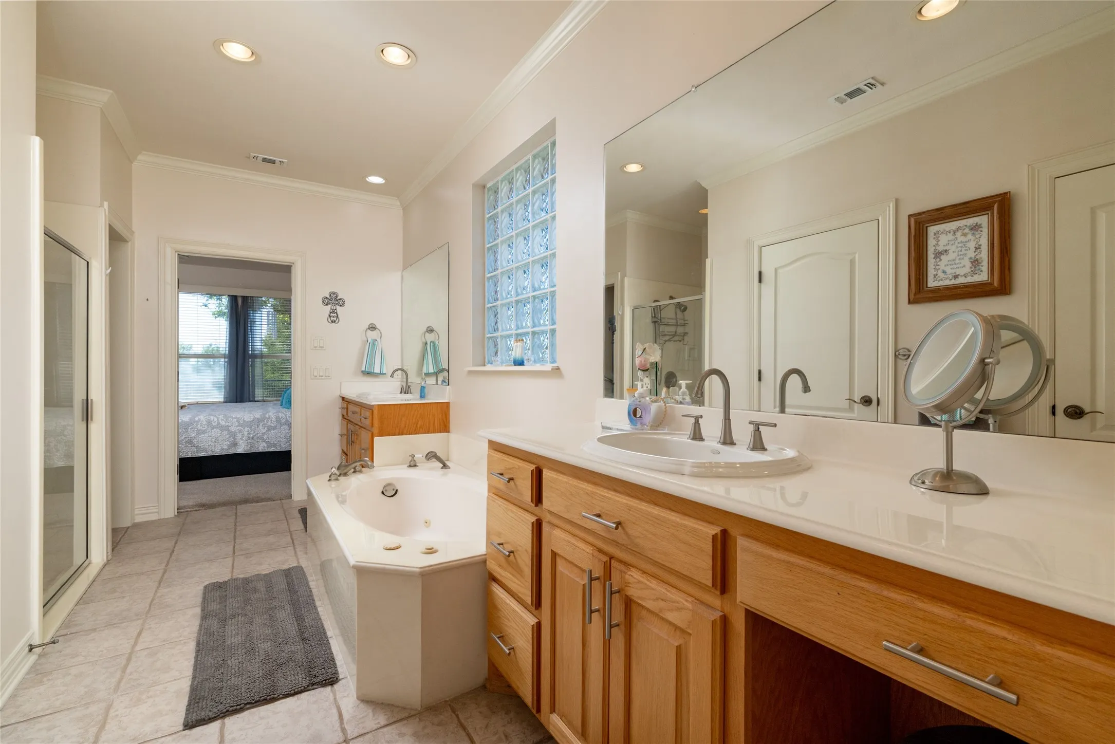 Single Family Residence For Sale in Wise County , 115 Lakeview Drive 1, Runaway Bay, Texas 76426, 3 Bedroom, 3 Bathroom, 2 Garage spaces, 2,744 Sqft, built in 2001, mls#21391232, Real Estate Agent in Runaway Bay, Homes For Sale in Wise county, Homes For Sale in Runaway Bay, Realtor in Runaway Bay Texas, Real Estate Brokerage Independent Realty Texas, Luminita Cordes Realtor