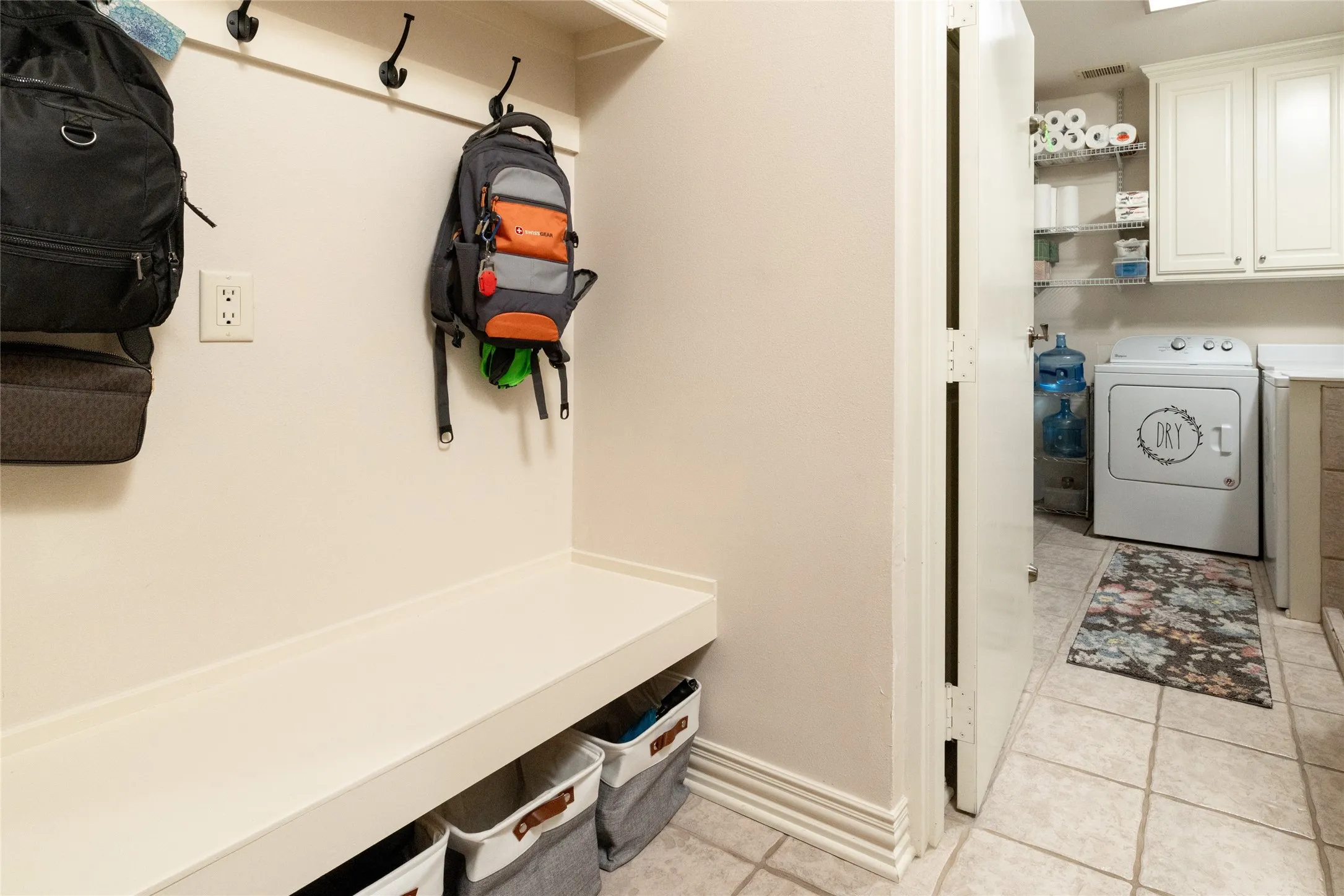 Nice entry area from the garage.