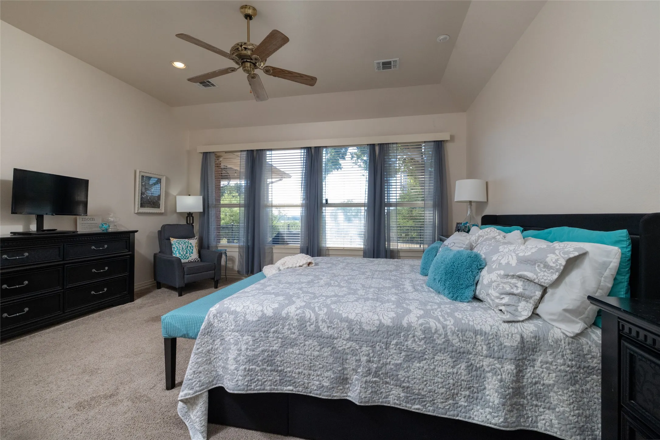 Single Family Residence For Sale in Wise County , 115 Lakeview Drive 1, Runaway Bay, Texas 76426, 3 Bedroom, 3 Bathroom, 2 Garage spaces, 2,744 Sqft, built in 2001, mls#21391232, Real Estate Agent in Runaway Bay, Homes For Sale in Wise county, Homes For Sale in Runaway Bay, Realtor in Runaway Bay Texas, Real Estate Brokerage Independent Realty Texas, Luminita Cordes Realtor