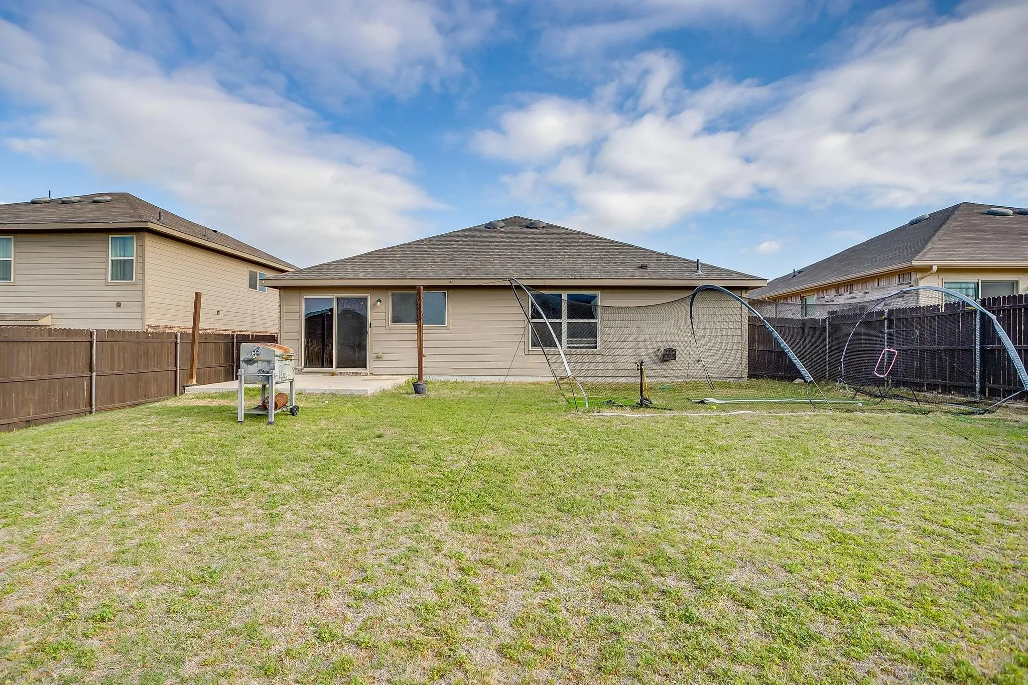 Single Family Residence For Sale in Tarrant County , 3033 Whitetail Chase Drive, Fort Worth, Texas 76108, 3 Bedroom, 2 Bathroom, 2 Garage spaces, 1,327 Sqft, built in 2019, mls#21385281, Real Estate Agent in Fort Worth, Homes For Sale in Tarrant county, Homes For Sale in Fort Worth, Realtor in Fort Worth Texas, Real Estate Brokerage Independent Realty Texas, Luminita Cordes Realtor