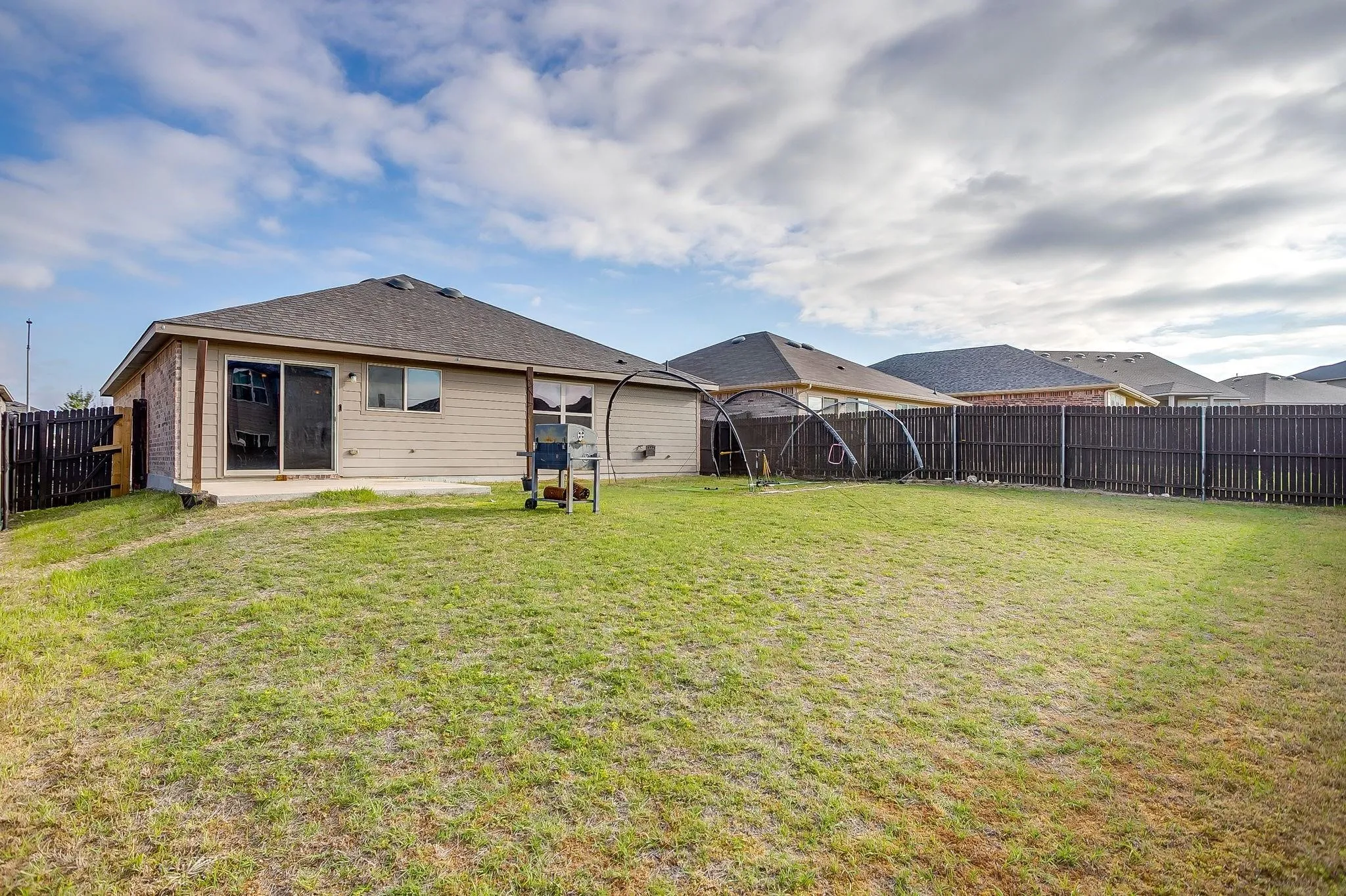 Single Family Residence For Sale in Tarrant County , 3033 Whitetail Chase Drive, Fort Worth, Texas 76108, 3 Bedroom, 2 Bathroom, 2 Garage spaces, 1,327 Sqft, built in 2019, mls#21385281, Real Estate Agent in Fort Worth, Homes For Sale in Tarrant county, Homes For Sale in Fort Worth, Realtor in Fort Worth Texas, Real Estate Brokerage Independent Realty Texas, Luminita Cordes Realtor