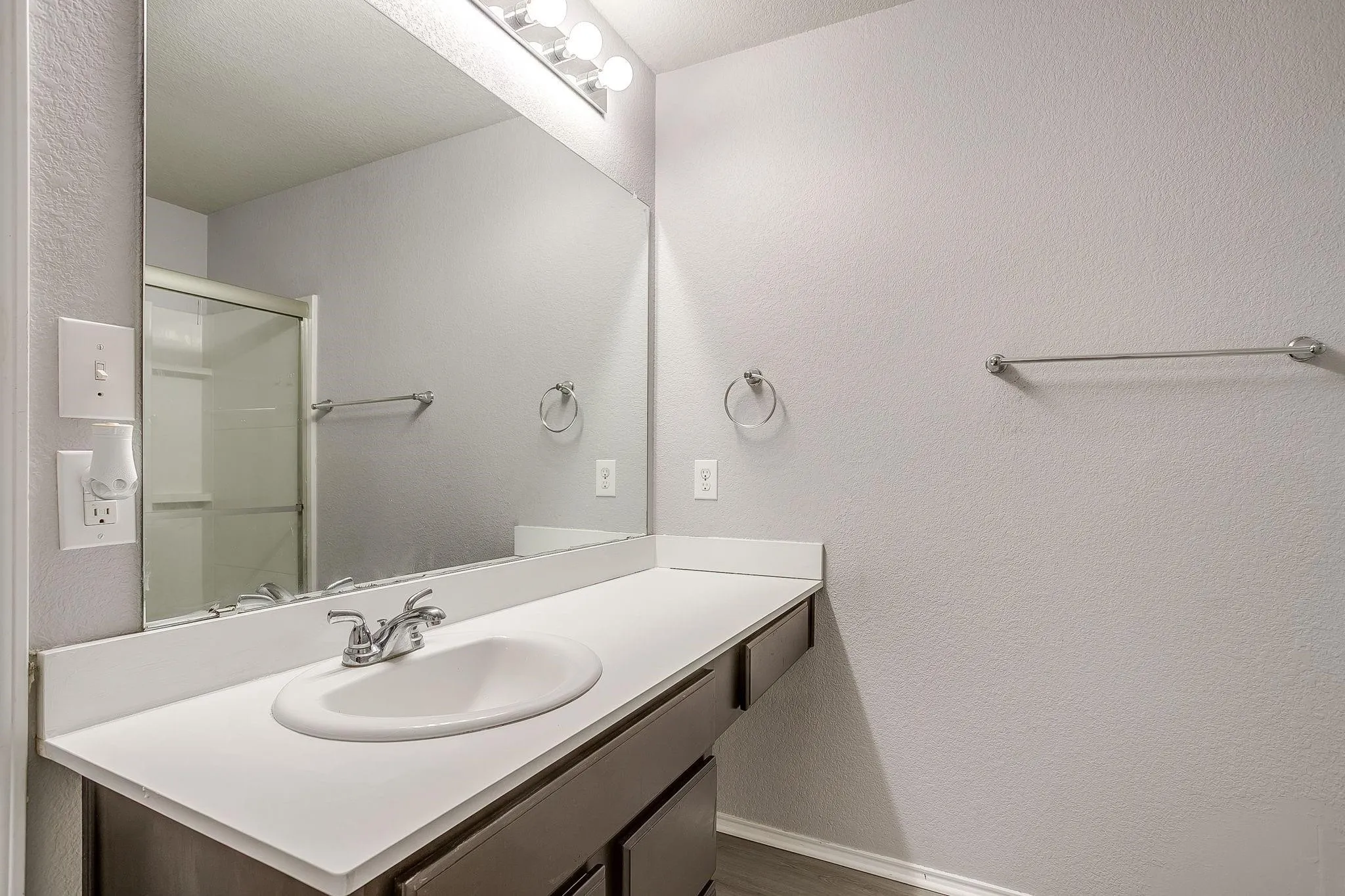 Single Family Residence For Sale in Tarrant County , 3033 Whitetail Chase Drive, Fort Worth, Texas 76108, 3 Bedroom, 2 Bathroom, 2 Garage spaces, 1,327 Sqft, built in 2019, mls#21385281, Real Estate Agent in Fort Worth, Homes For Sale in Tarrant county, Homes For Sale in Fort Worth, Realtor in Fort Worth Texas, Real Estate Brokerage Independent Realty Texas, Luminita Cordes Realtor