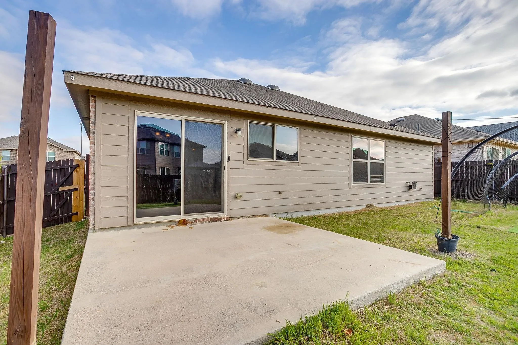 Single Family Residence For Sale in Tarrant County , 3033 Whitetail Chase Drive, Fort Worth, Texas 76108, 3 Bedroom, 2 Bathroom, 2 Garage spaces, 1,327 Sqft, built in 2019, mls#21385281, Real Estate Agent in Fort Worth, Homes For Sale in Tarrant county, Homes For Sale in Fort Worth, Realtor in Fort Worth Texas, Real Estate Brokerage Independent Realty Texas, Luminita Cordes Realtor