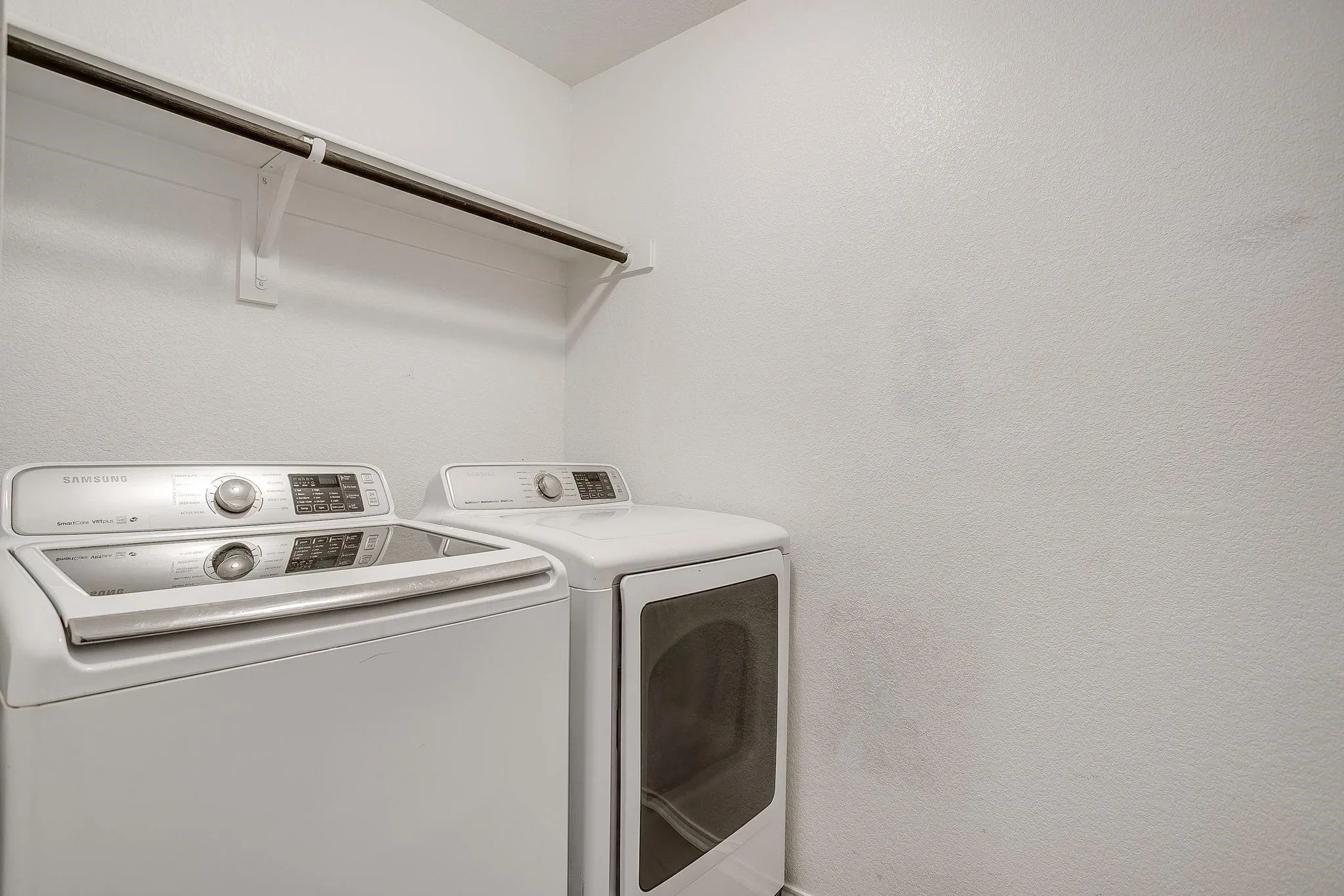 Single Family Residence For Sale in Tarrant County , 3033 Whitetail Chase Drive, Fort Worth, Texas 76108, 3 Bedroom, 2 Bathroom, 2 Garage spaces, 1,327 Sqft, built in 2019, mls#21385281, Real Estate Agent in Fort Worth, Homes For Sale in Tarrant county, Homes For Sale in Fort Worth, Realtor in Fort Worth Texas, Real Estate Brokerage Independent Realty Texas, Luminita Cordes Realtor