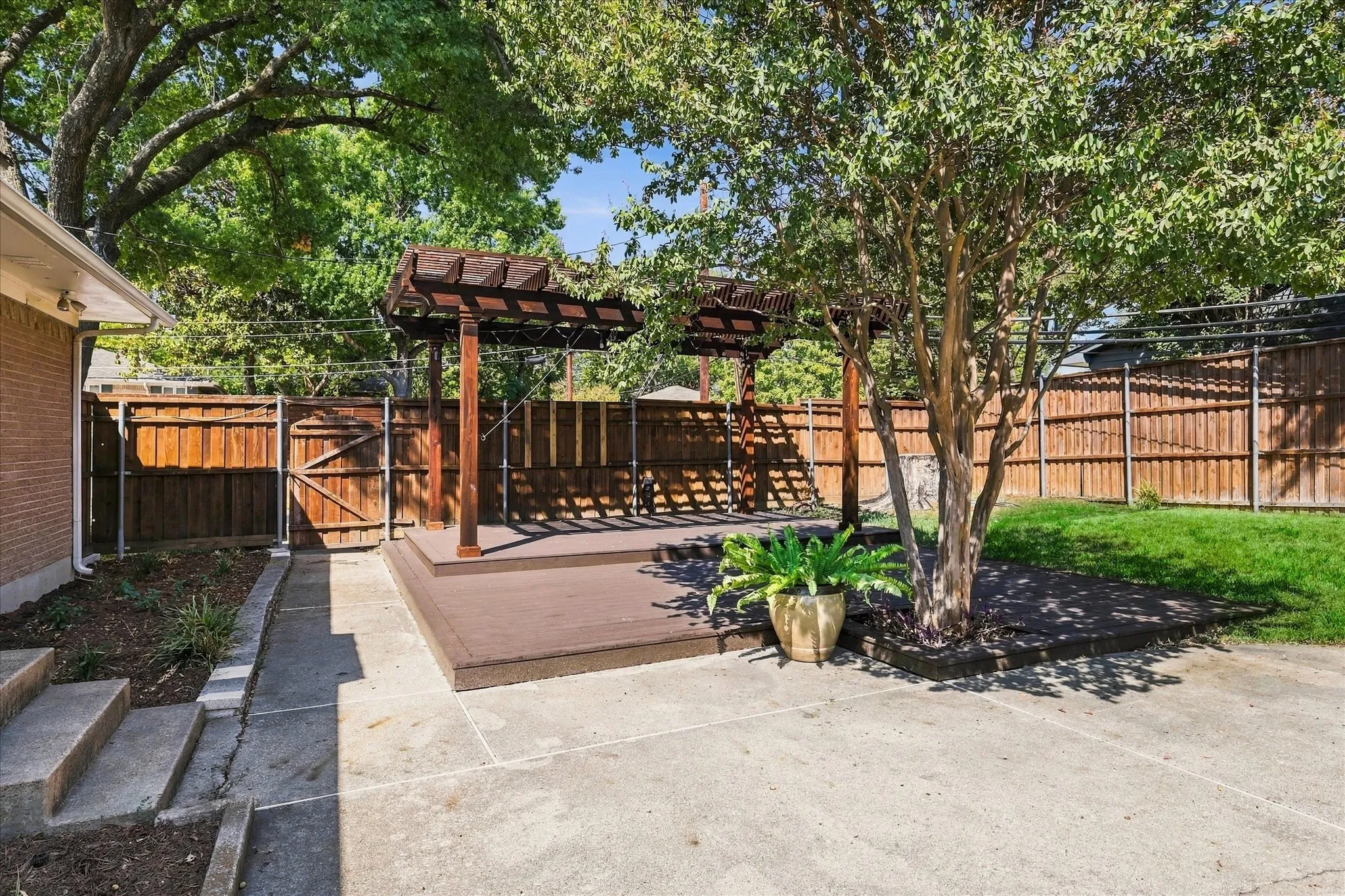 Single Family Residence For Sale in Dallas County , 8805 Westfield Drive, Dallas, Texas 75243, 3 Bedroom, 2 Bathroom, 2 Garage spaces, 1,388 Sqft, built in 1959, mls#21387227, Real Estate Agent in Dallas, Homes For Sale in Dallas county, Homes For Sale in Dallas, Realtor in Dallas Texas, Real Estate Brokerage Independent Realty Texas, Luminita Cordes Realtor