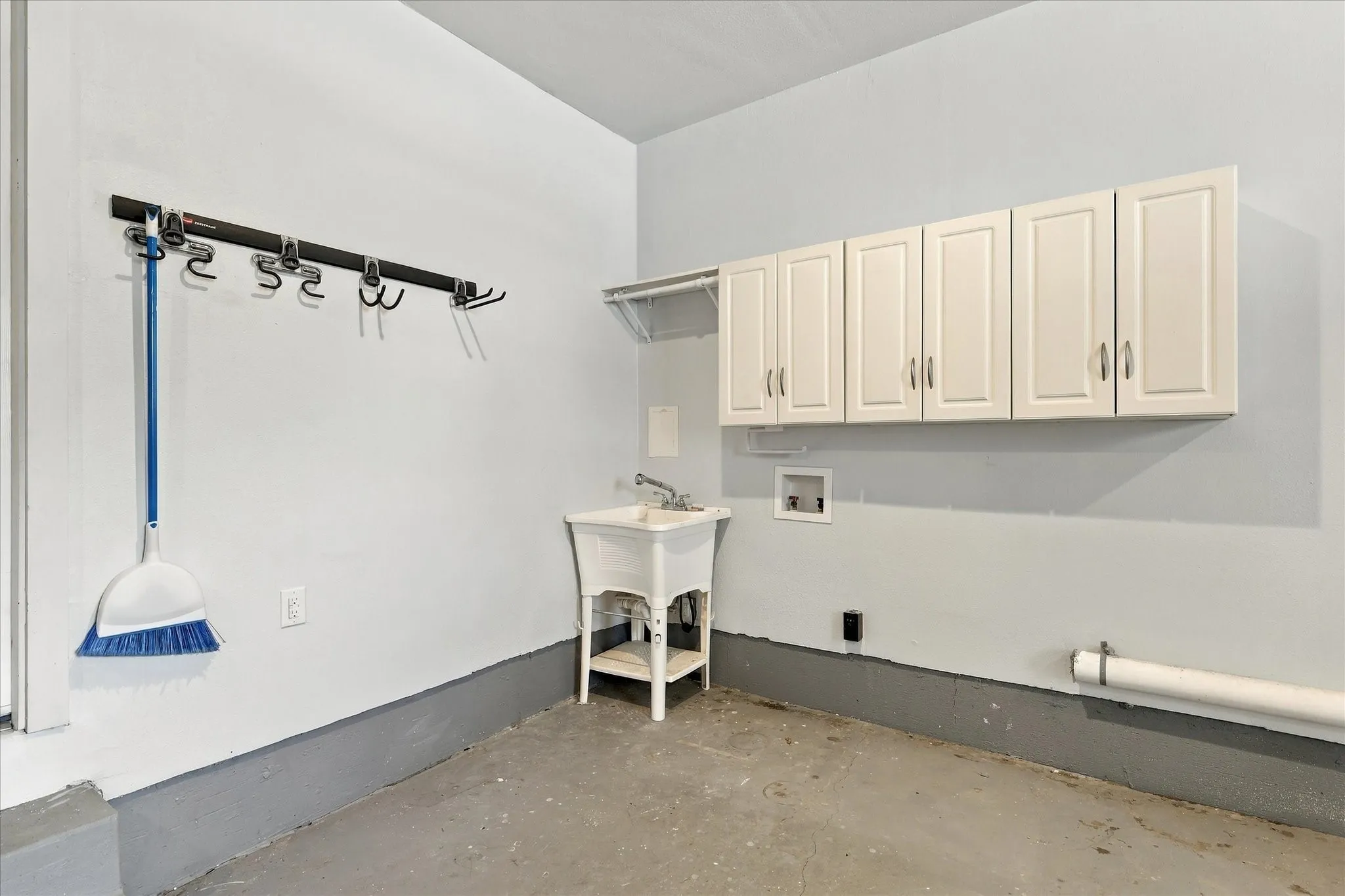 Single Family Residence For Sale in Dallas County , 8805 Westfield Drive, Dallas, Texas 75243, 3 Bedroom, 2 Bathroom, 2 Garage spaces, 1,388 Sqft, built in 1959, mls#21387227, Real Estate Agent in Dallas, Homes For Sale in Dallas county, Homes For Sale in Dallas, Realtor in Dallas Texas, Real Estate Brokerage Independent Realty Texas, Luminita Cordes Realtor