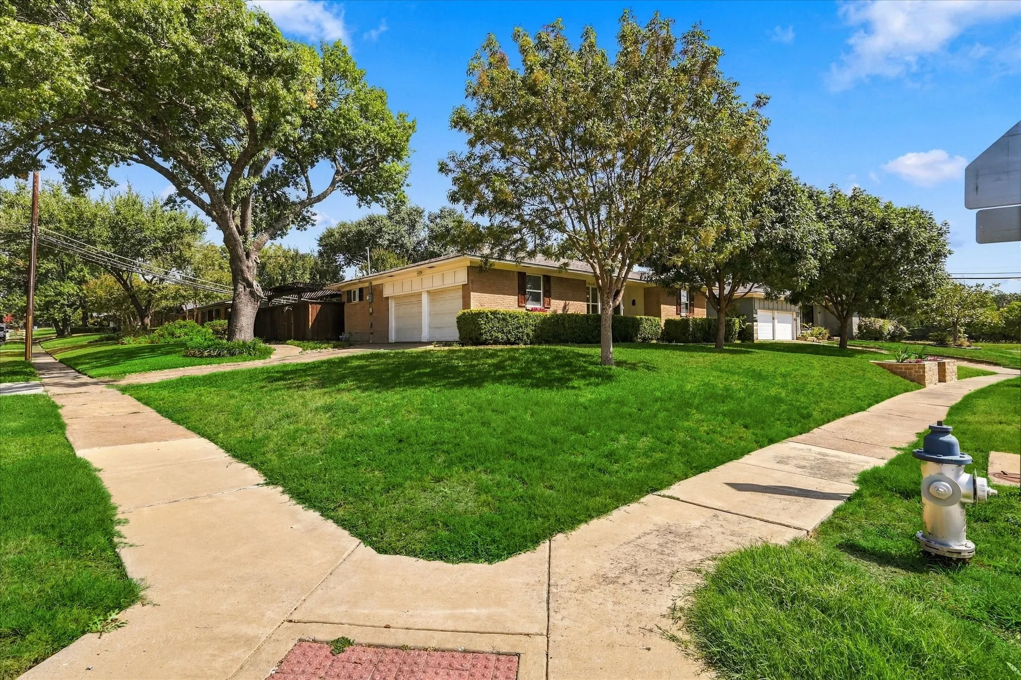 Single Family Residence For Sale in Dallas County , 8805 Westfield Drive, Dallas, Texas 75243, 3 Bedroom, 2 Bathroom, 2 Garage spaces, 1,388 Sqft, built in 1959, mls#21387227, Real Estate Agent in Dallas, Homes For Sale in Dallas county, Homes For Sale in Dallas, Realtor in Dallas Texas, Real Estate Brokerage Independent Realty Texas, Luminita Cordes Realtor