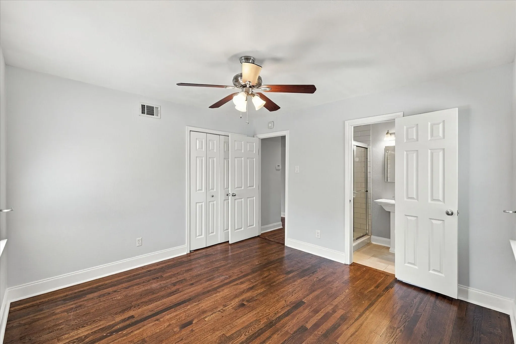 Single Family Residence For Sale in Dallas County , 8805 Westfield Drive, Dallas, Texas 75243, 3 Bedroom, 2 Bathroom, 2 Garage spaces, 1,388 Sqft, built in 1959, mls#21387227, Real Estate Agent in Dallas, Homes For Sale in Dallas county, Homes For Sale in Dallas, Realtor in Dallas Texas, Real Estate Brokerage Independent Realty Texas, Luminita Cordes Realtor