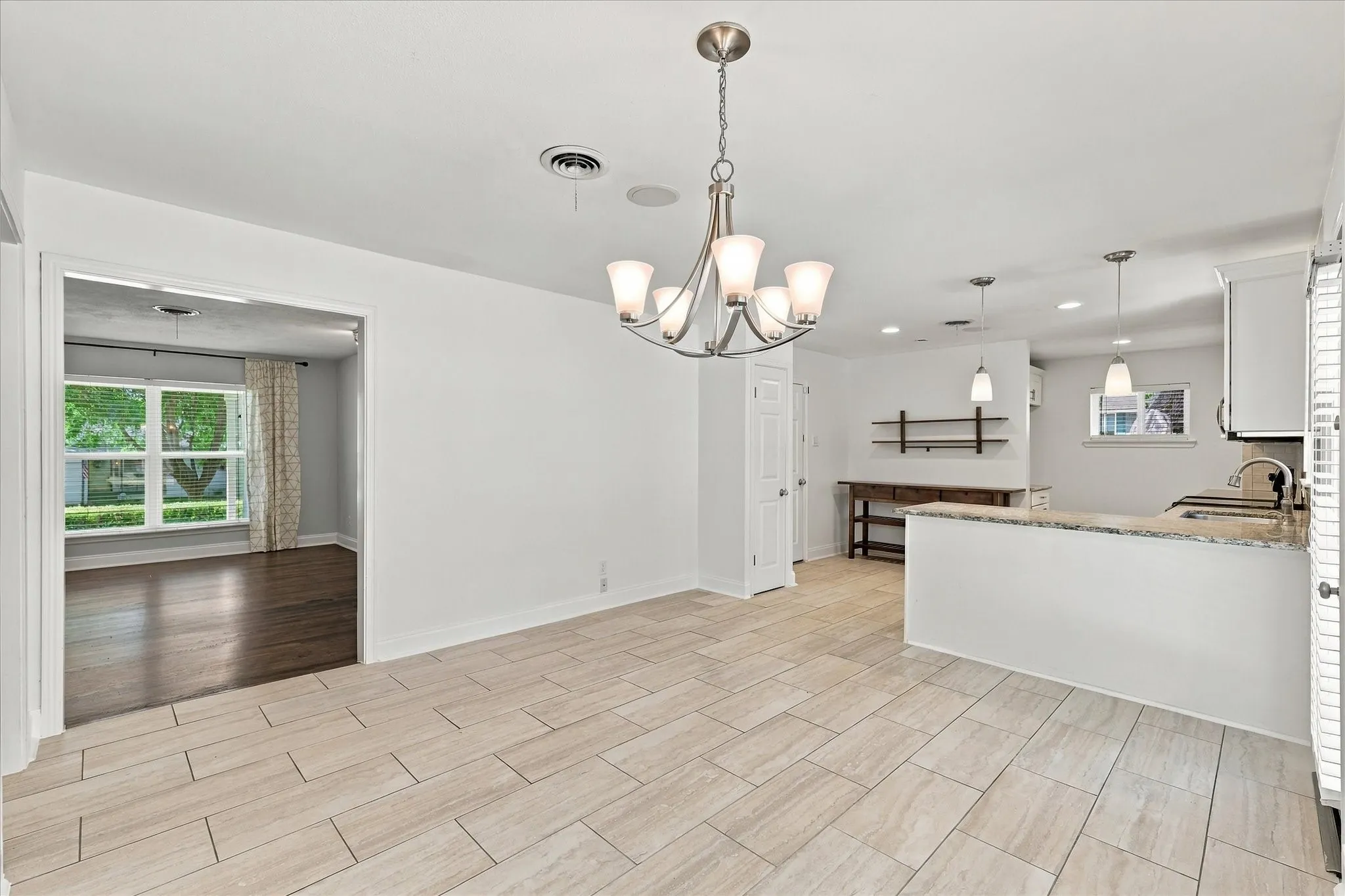 Single Family Residence For Sale in Dallas County , 8805 Westfield Drive, Dallas, Texas 75243, 3 Bedroom, 2 Bathroom, 2 Garage spaces, 1,388 Sqft, built in 1959, mls#21387227, Real Estate Agent in Dallas, Homes For Sale in Dallas county, Homes For Sale in Dallas, Realtor in Dallas Texas, Real Estate Brokerage Independent Realty Texas, Luminita Cordes Realtor