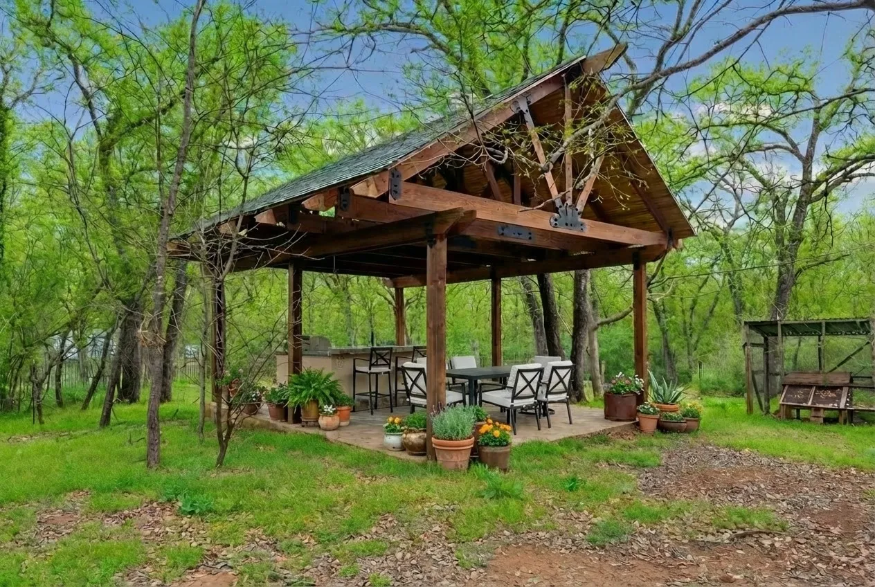 Single Family Residence For Sale in Denton County , 611 Alexandrite Drive, Oak Point, Texas 75068, 6 Bedroom, 5 Bathroom, 3 Garage spaces, 4,316 Sqft, built in 1998, mls#21391360, Real Estate Agent in Oak Point, Homes For Sale in Denton county, Homes For Sale in Oak Point, Realtor in Oak Point Texas, Real Estate Brokerage Independent Realty Texas, Luminita Cordes Realtor