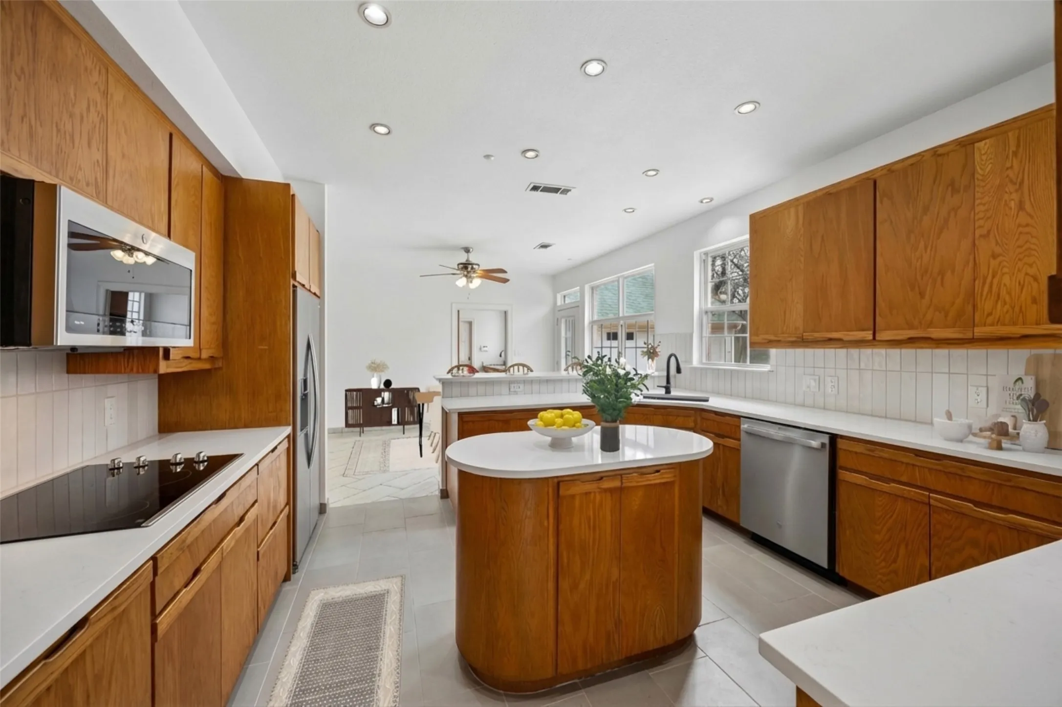 Single Family Residence For Sale in Denton County , 611 Alexandrite Drive, Oak Point, Texas 75068, 6 Bedroom, 5 Bathroom, 3 Garage spaces, 4,316 Sqft, built in 1998, mls#21391360, Real Estate Agent in Oak Point, Homes For Sale in Denton county, Homes For Sale in Oak Point, Realtor in Oak Point Texas, Real Estate Brokerage Independent Realty Texas, Luminita Cordes Realtor