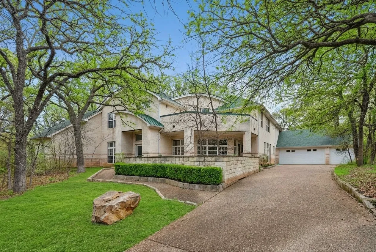 Single Family Residence For Sale in Denton County , 611 Alexandrite Drive, Oak Point, Texas 75068, 6 Bedroom, 5 Bathroom, 3 Garage spaces, 4,316 Sqft, built in 1998, mls#21391360, Real Estate Agent in Oak Point, Homes For Sale in Denton county, Homes For Sale in Oak Point, Realtor in Oak Point Texas, Real Estate Brokerage Independent Realty Texas, Luminita Cordes Realtor