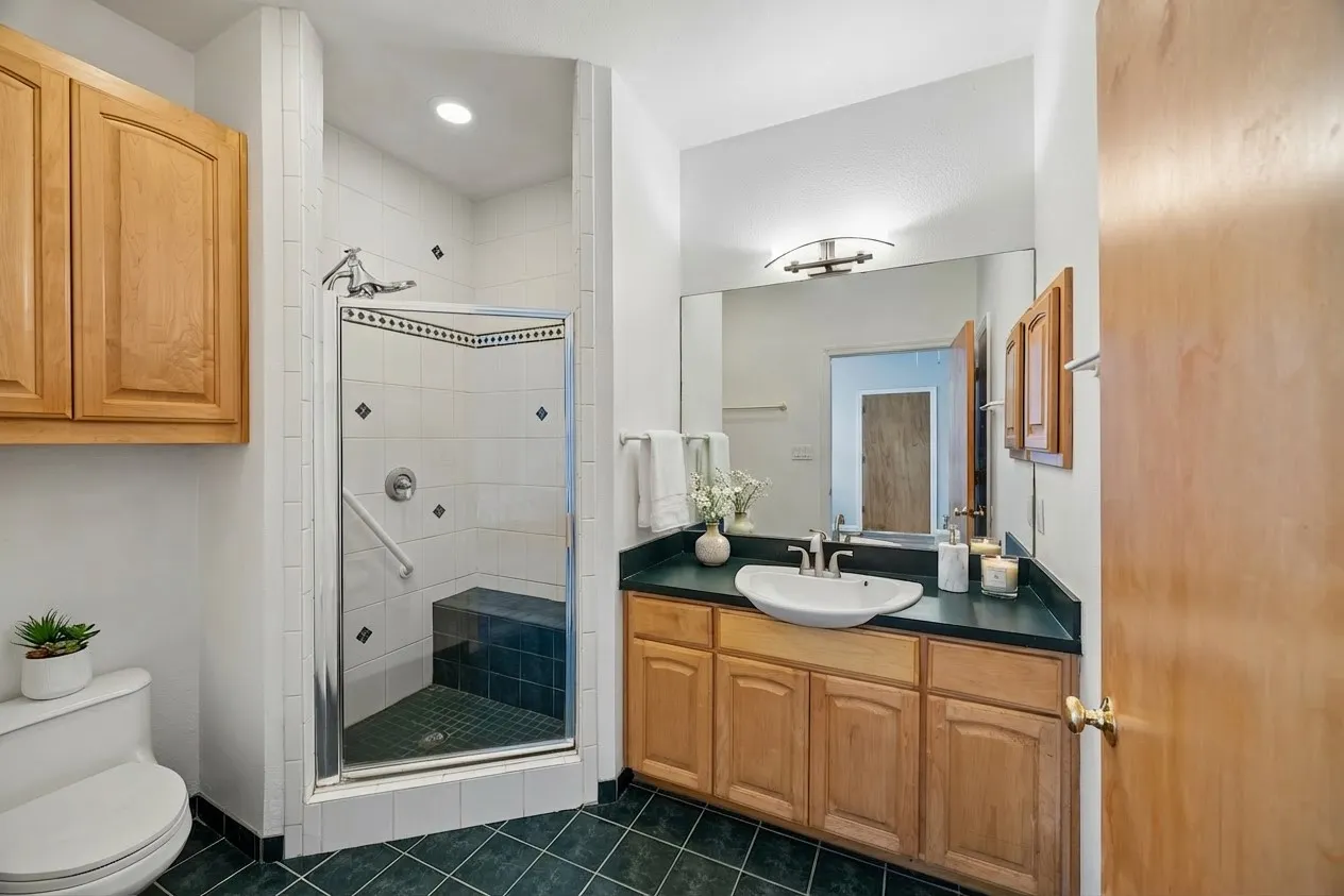 Single Family Residence For Sale in Denton County , 611 Alexandrite Drive, Oak Point, Texas 75068, 6 Bedroom, 5 Bathroom, 3 Garage spaces, 4,316 Sqft, built in 1998, mls#21391360, Real Estate Agent in Oak Point, Homes For Sale in Denton county, Homes For Sale in Oak Point, Realtor in Oak Point Texas, Real Estate Brokerage Independent Realty Texas, Luminita Cordes Realtor