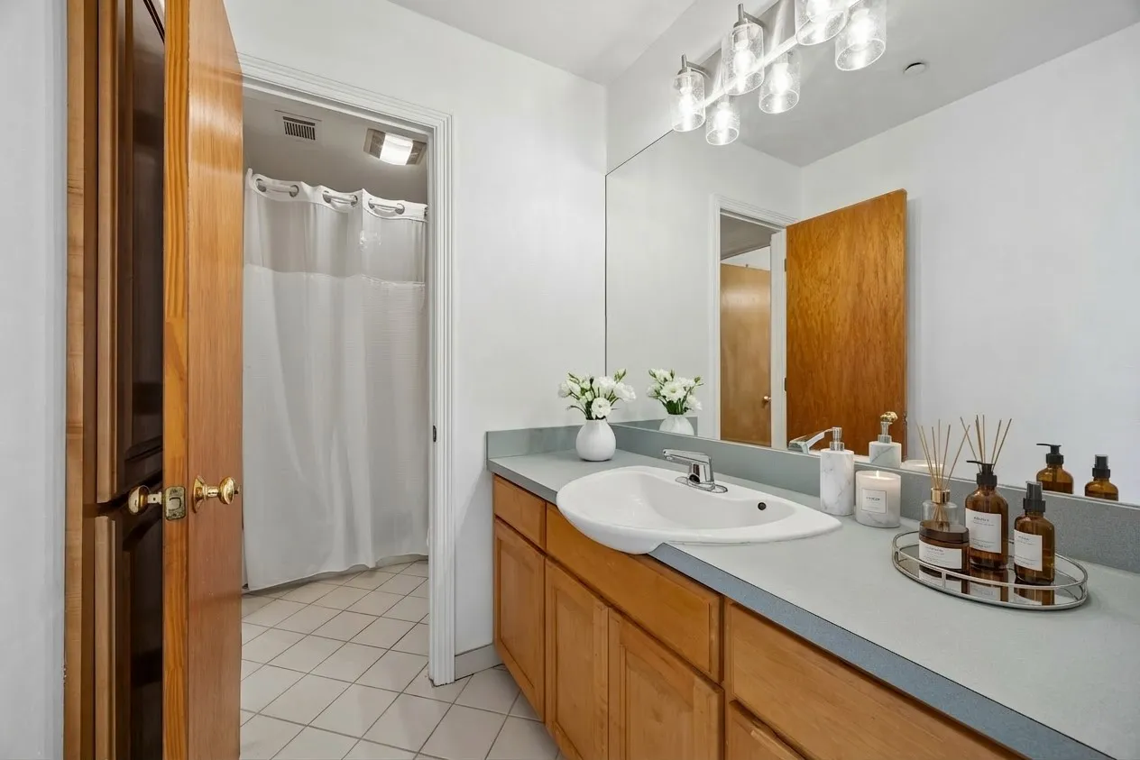 Single Family Residence For Sale in Denton County , 611 Alexandrite Drive, Oak Point, Texas 75068, 6 Bedroom, 5 Bathroom, 3 Garage spaces, 4,316 Sqft, built in 1998, mls#21391360, Real Estate Agent in Oak Point, Homes For Sale in Denton county, Homes For Sale in Oak Point, Realtor in Oak Point Texas, Real Estate Brokerage Independent Realty Texas, Luminita Cordes Realtor