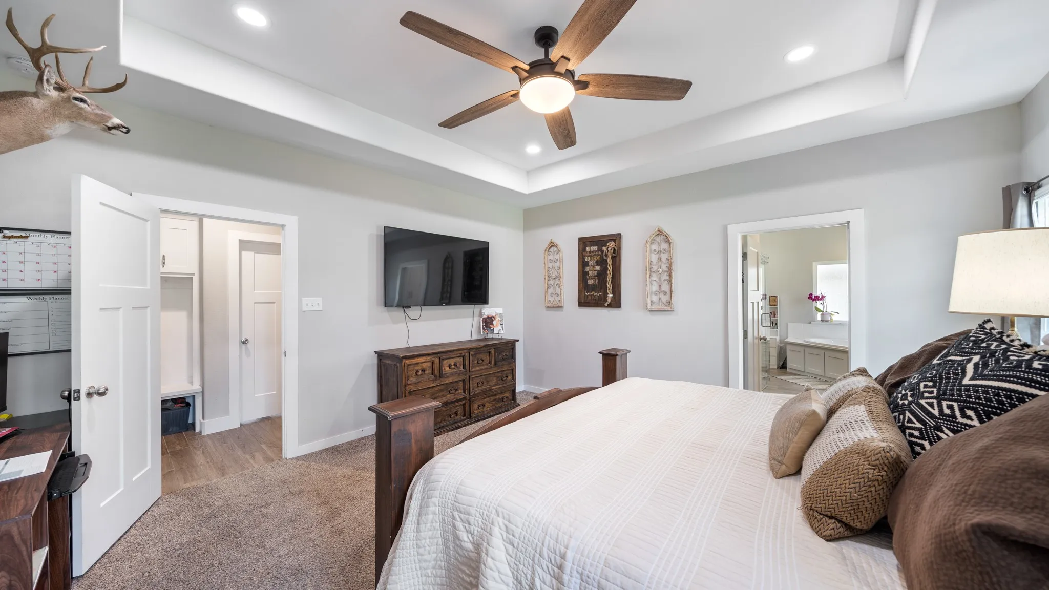 Tray ceiling with recessed lighting and a ceiling fan