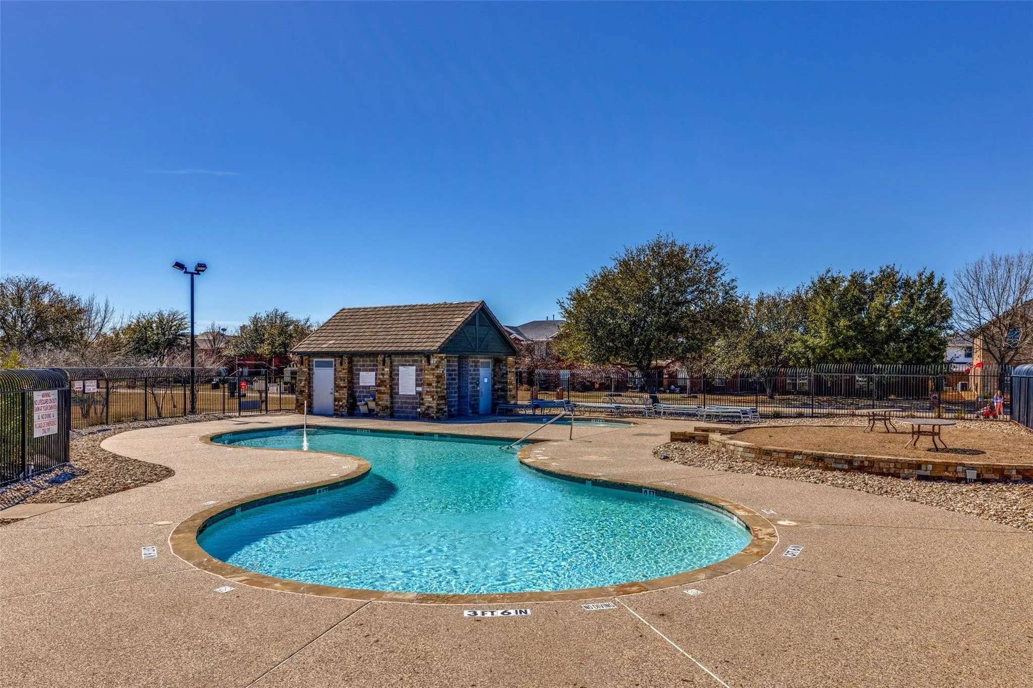 Single Family Residence For Rent in Denton County , 12618 Red Hawk Drive, Frisco, Texas 75033, 4 Bedroom, 2 Bathroom, 2 Garage spaces, 2,236 Sqft, built in 2003, mls#21391370, Real Estate Agent in Frisco, Homes For Rent in Denton county, Homes For Rent in Frisco, Realtor in Frisco Texas, Real Estate Brokerage Independent Realty Texas, Luminita Cordes Realtor
