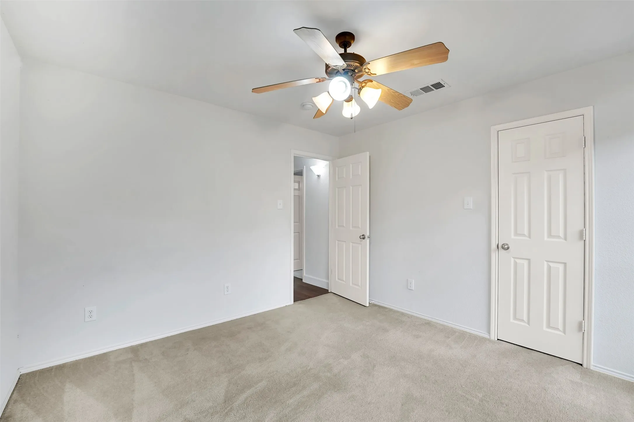 Single Family Residence For Rent in Denton County , 12618 Red Hawk Drive, Frisco, Texas 75033, 4 Bedroom, 2 Bathroom, 2 Garage spaces, 2,236 Sqft, built in 2003, mls#21391370, Real Estate Agent in Frisco, Homes For Rent in Denton county, Homes For Rent in Frisco, Realtor in Frisco Texas, Real Estate Brokerage Independent Realty Texas, Luminita Cordes Realtor