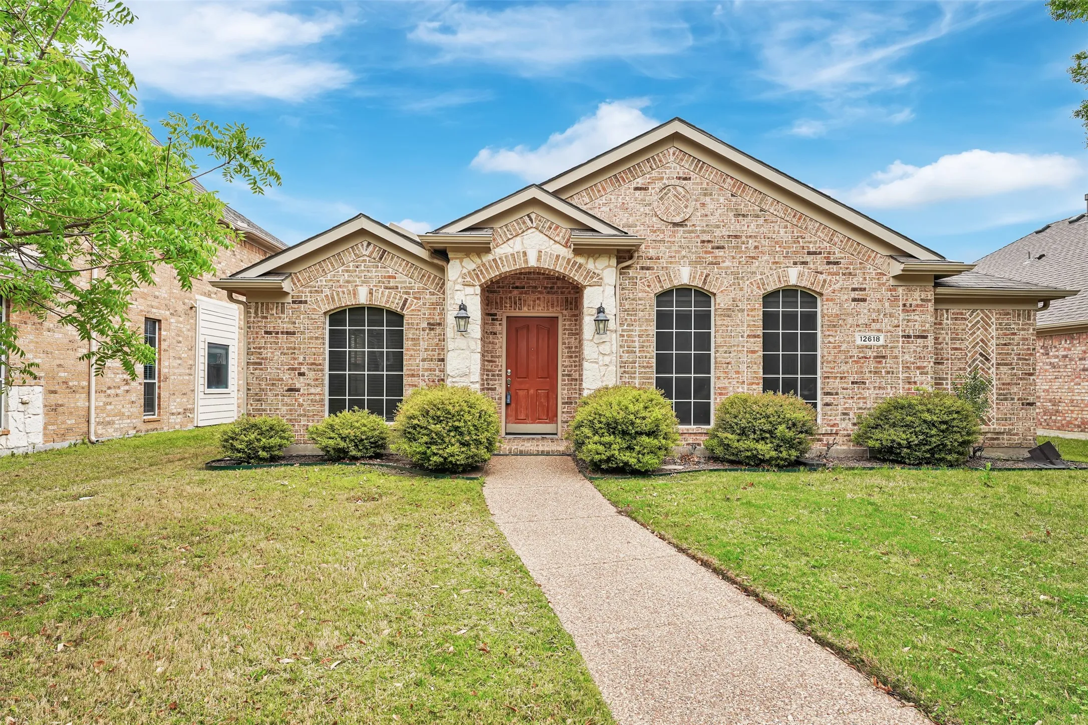 Single Family Residence For Rent in Denton County , 12618 Red Hawk Drive, Frisco, Texas 75033, 4 Bedroom, 2 Bathroom, 2 Garage spaces, 2,236 Sqft, built in 2003, mls#21391370, Real Estate Agent in Frisco, Homes For Rent in Denton county, Homes For Rent in Frisco, Realtor in Frisco Texas, Real Estate Brokerage Independent Realty Texas, Luminita Cordes Realtor