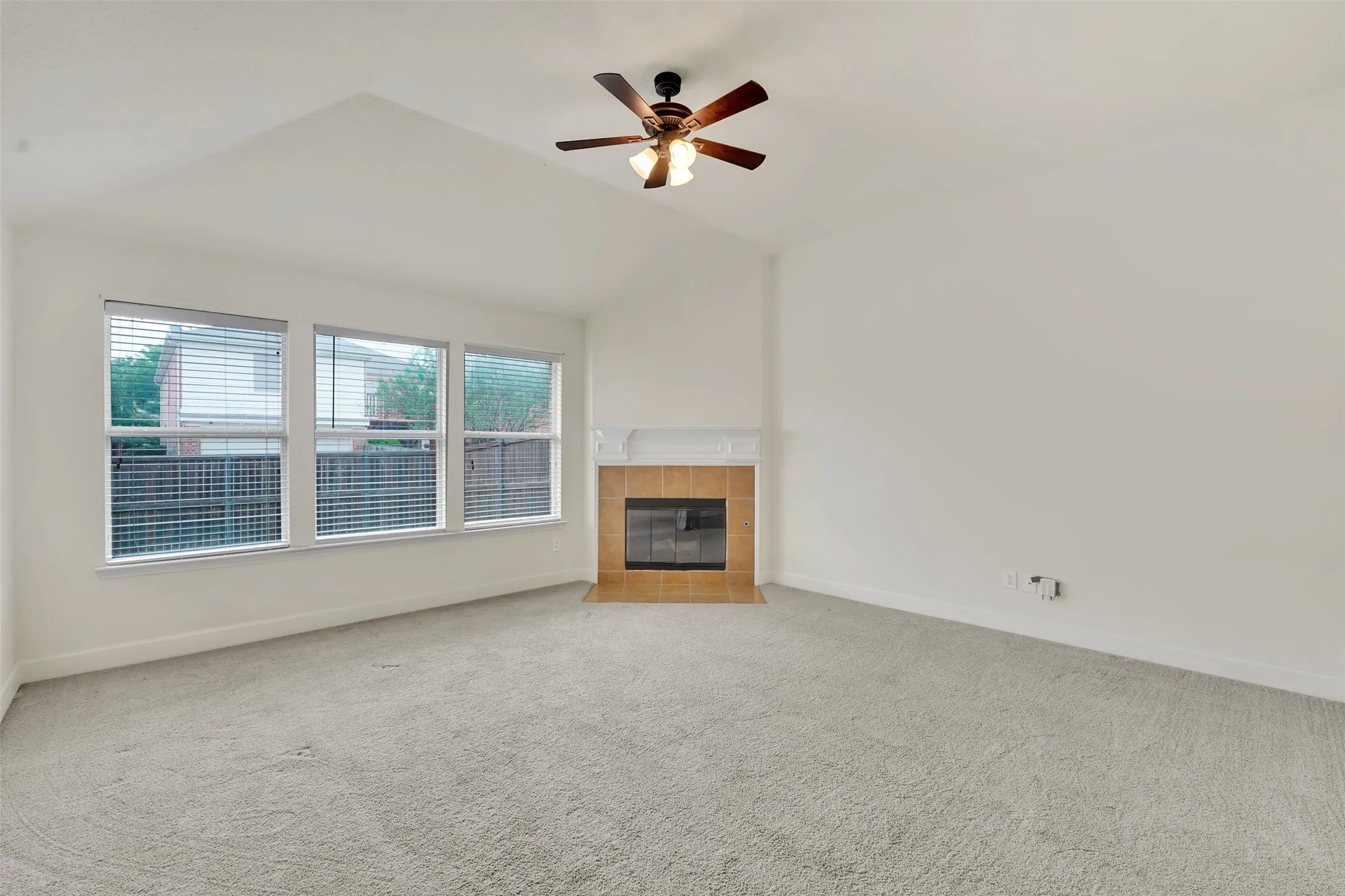 Single Family Residence For Rent in Denton County , 12618 Red Hawk Drive, Frisco, Texas 75033, 4 Bedroom, 2 Bathroom, 2 Garage spaces, 2,236 Sqft, built in 2003, mls#21391370, Real Estate Agent in Frisco, Homes For Rent in Denton county, Homes For Rent in Frisco, Realtor in Frisco Texas, Real Estate Brokerage Independent Realty Texas, Luminita Cordes Realtor