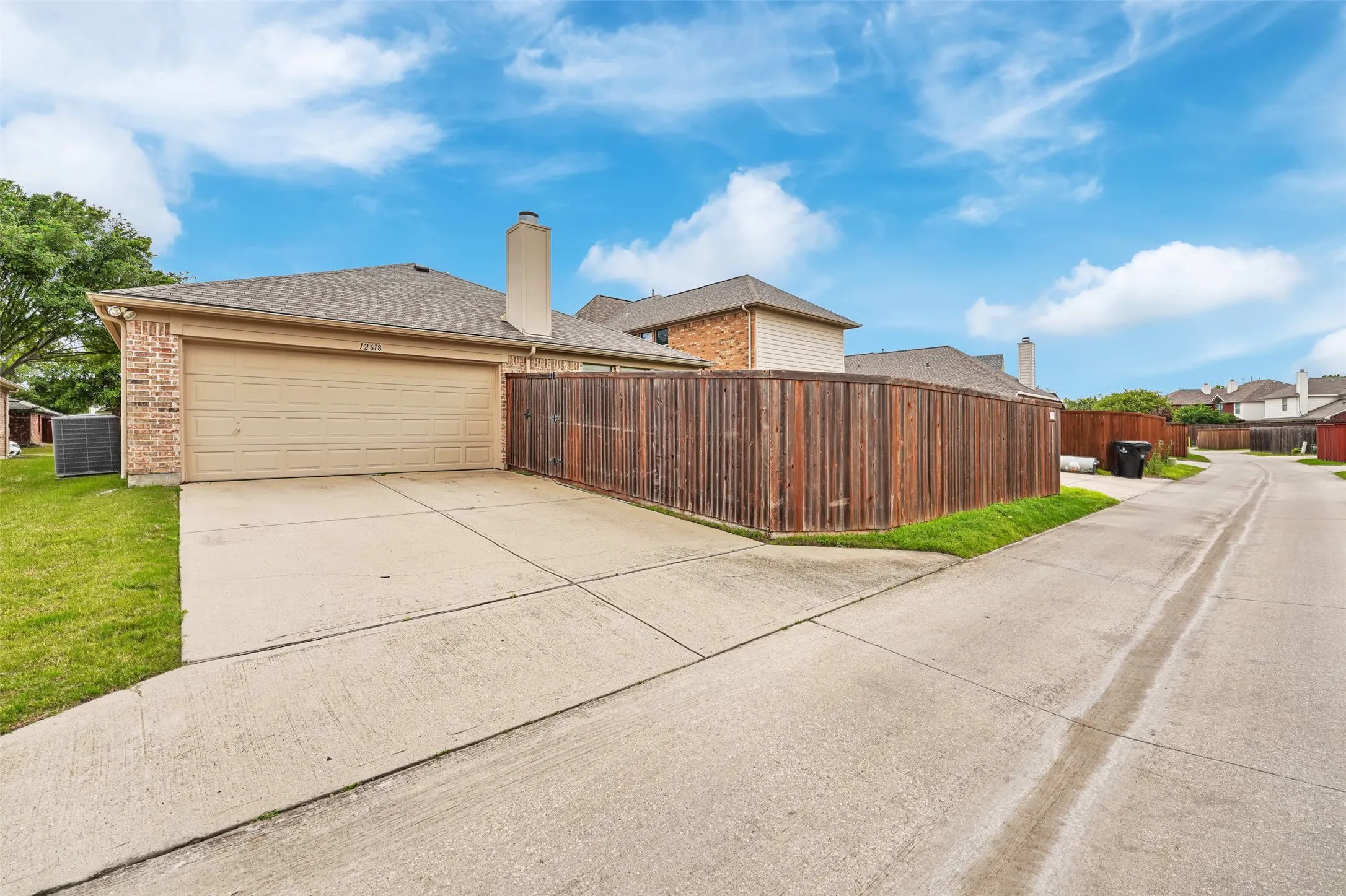 Single Family Residence For Rent in Denton County , 12618 Red Hawk Drive, Frisco, Texas 75033, 4 Bedroom, 2 Bathroom, 2 Garage spaces, 2,236 Sqft, built in 2003, mls#21391370, Real Estate Agent in Frisco, Homes For Rent in Denton county, Homes For Rent in Frisco, Realtor in Frisco Texas, Real Estate Brokerage Independent Realty Texas, Luminita Cordes Realtor