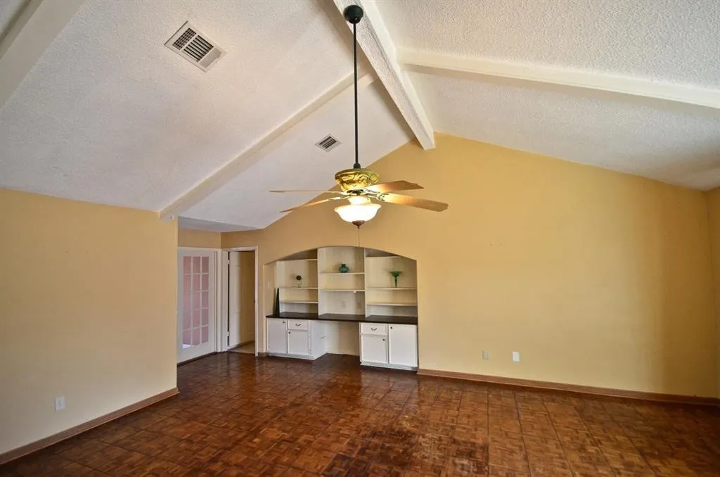 Single Family Residence For Sale in Harris County , 5951 Lattimer Drive, Houston, Texas 77035, 3 Bedroom, 2 Bathroom, 2 Garage spaces, 2,280 Sqft, built in 1960, mls#21385712, Real Estate Agent in Houston, Homes For Sale in Harris county, Homes For Sale in Houston, Realtor in Houston Texas, Real Estate Brokerage Independent Realty Texas, Luminita Cordes Realtor
