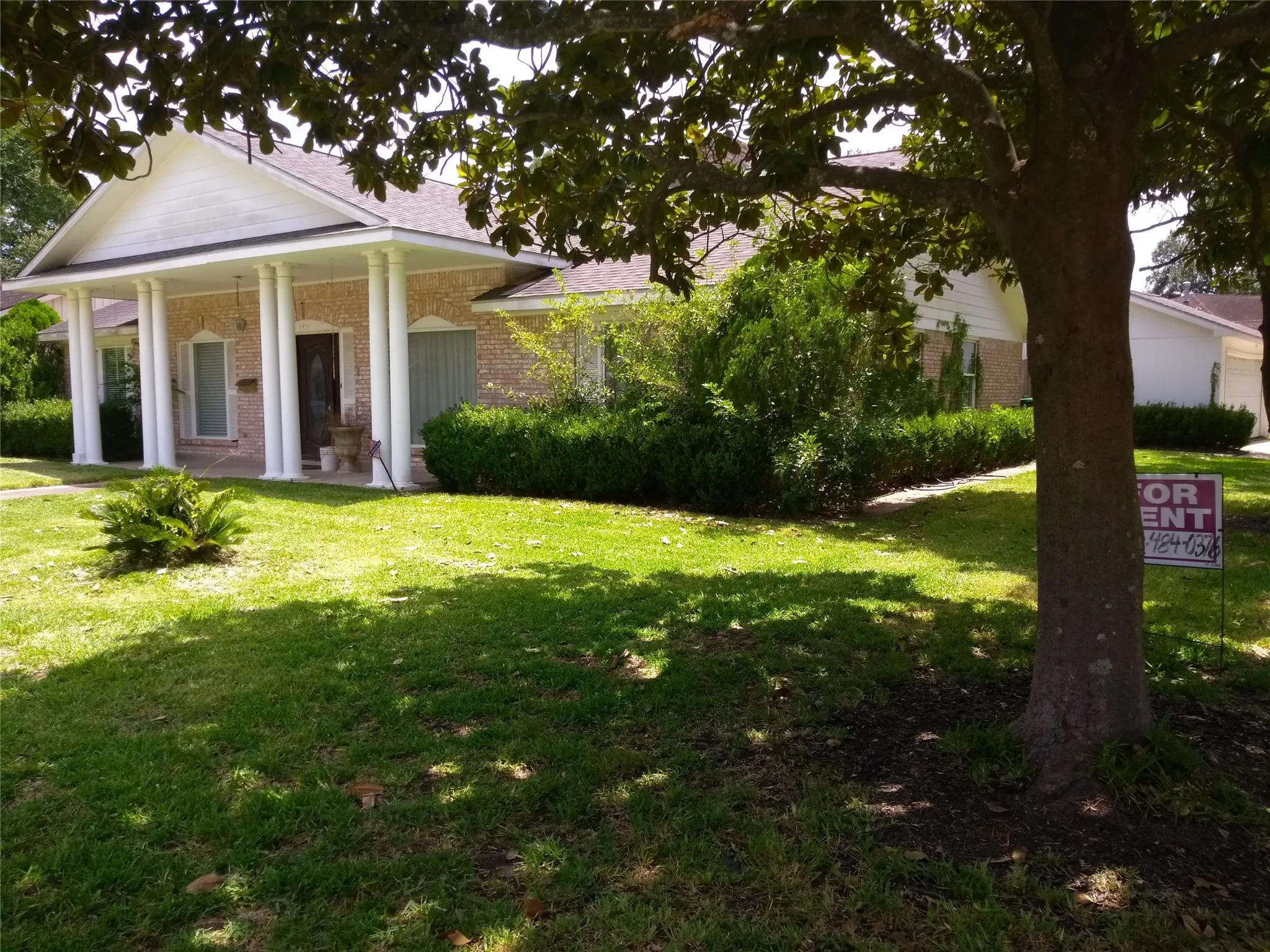 Single Family Residence For Sale in Harris County , 5951 Lattimer Drive, Houston, Texas 77035, 3 Bedroom, 2 Bathroom, 2 Garage spaces, 2,280 Sqft, built in 1960, mls#21385712, Real Estate Agent in Houston, Homes For Sale in Harris county, Homes For Sale in Houston, Realtor in Houston Texas, Real Estate Brokerage Independent Realty Texas, Luminita Cordes Realtor