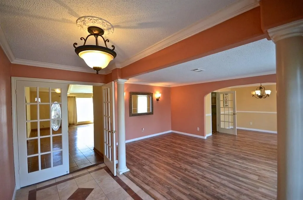 Single Family Residence For Sale in Harris County , 5951 Lattimer Drive, Houston, Texas 77035, 3 Bedroom, 2 Bathroom, 2 Garage spaces, 2,280 Sqft, built in 1960, mls#21385712, Real Estate Agent in Houston, Homes For Sale in Harris county, Homes For Sale in Houston, Realtor in Houston Texas, Real Estate Brokerage Independent Realty Texas, Luminita Cordes Realtor