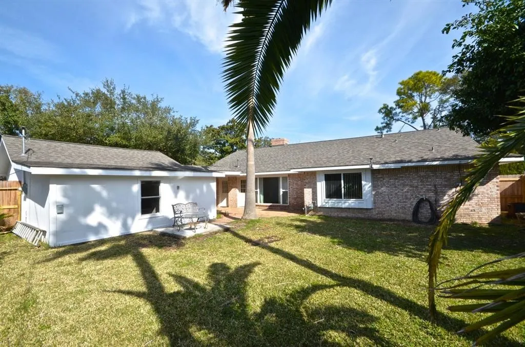 Single Family Residence For Sale in Harris County , 5951 Lattimer Drive, Houston, Texas 77035, 3 Bedroom, 2 Bathroom, 2 Garage spaces, 2,280 Sqft, built in 1960, mls#21385712, Real Estate Agent in Houston, Homes For Sale in Harris county, Homes For Sale in Houston, Realtor in Houston Texas, Real Estate Brokerage Independent Realty Texas, Luminita Cordes Realtor