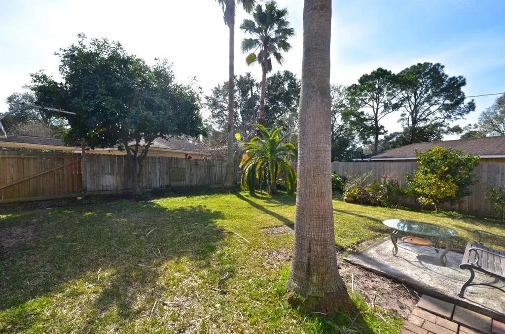 Single Family Residence For Sale in Harris County , 5951 Lattimer Drive, Houston, Texas 77035, 3 Bedroom, 2 Bathroom, 2 Garage spaces, 2,280 Sqft, built in 1960, mls#21385712, Real Estate Agent in Houston, Homes For Sale in Harris county, Homes For Sale in Houston, Realtor in Houston Texas, Real Estate Brokerage Independent Realty Texas, Luminita Cordes Realtor