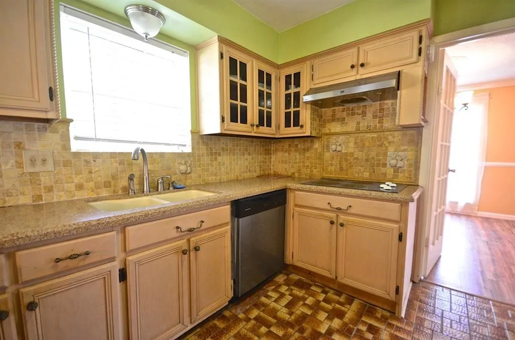 Single Family Residence For Sale in Harris County , 5951 Lattimer Drive, Houston, Texas 77035, 3 Bedroom, 2 Bathroom, 2 Garage spaces, 2,280 Sqft, built in 1960, mls#21385712, Real Estate Agent in Houston, Homes For Sale in Harris county, Homes For Sale in Houston, Realtor in Houston Texas, Real Estate Brokerage Independent Realty Texas, Luminita Cordes Realtor