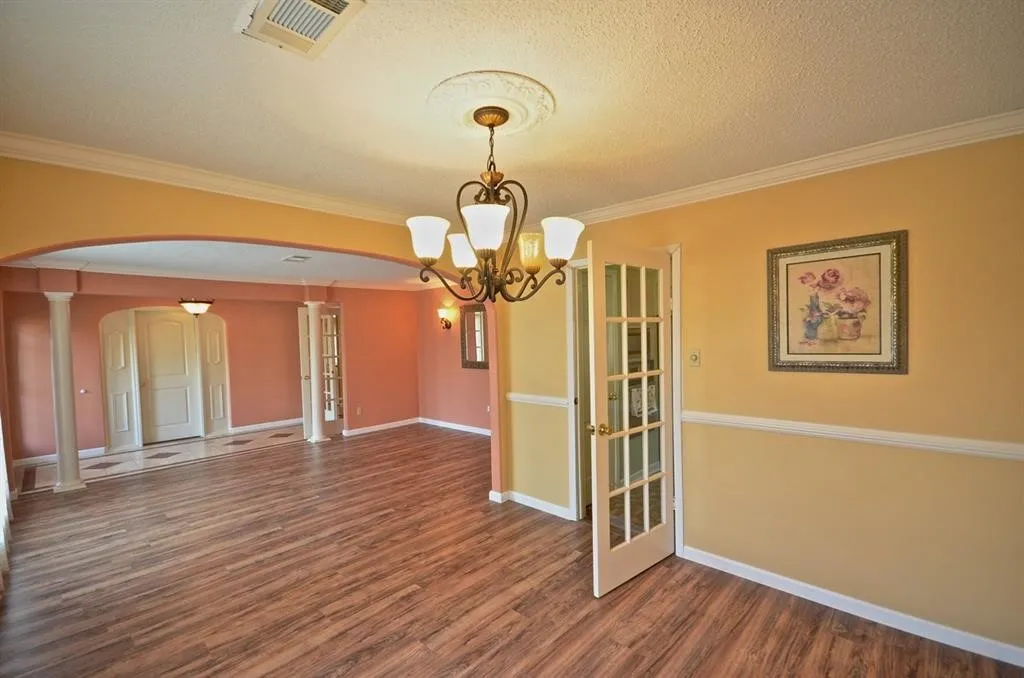 Single Family Residence For Sale in Harris County , 5951 Lattimer Drive, Houston, Texas 77035, 3 Bedroom, 2 Bathroom, 2 Garage spaces, 2,280 Sqft, built in 1960, mls#21385712, Real Estate Agent in Houston, Homes For Sale in Harris county, Homes For Sale in Houston, Realtor in Houston Texas, Real Estate Brokerage Independent Realty Texas, Luminita Cordes Realtor