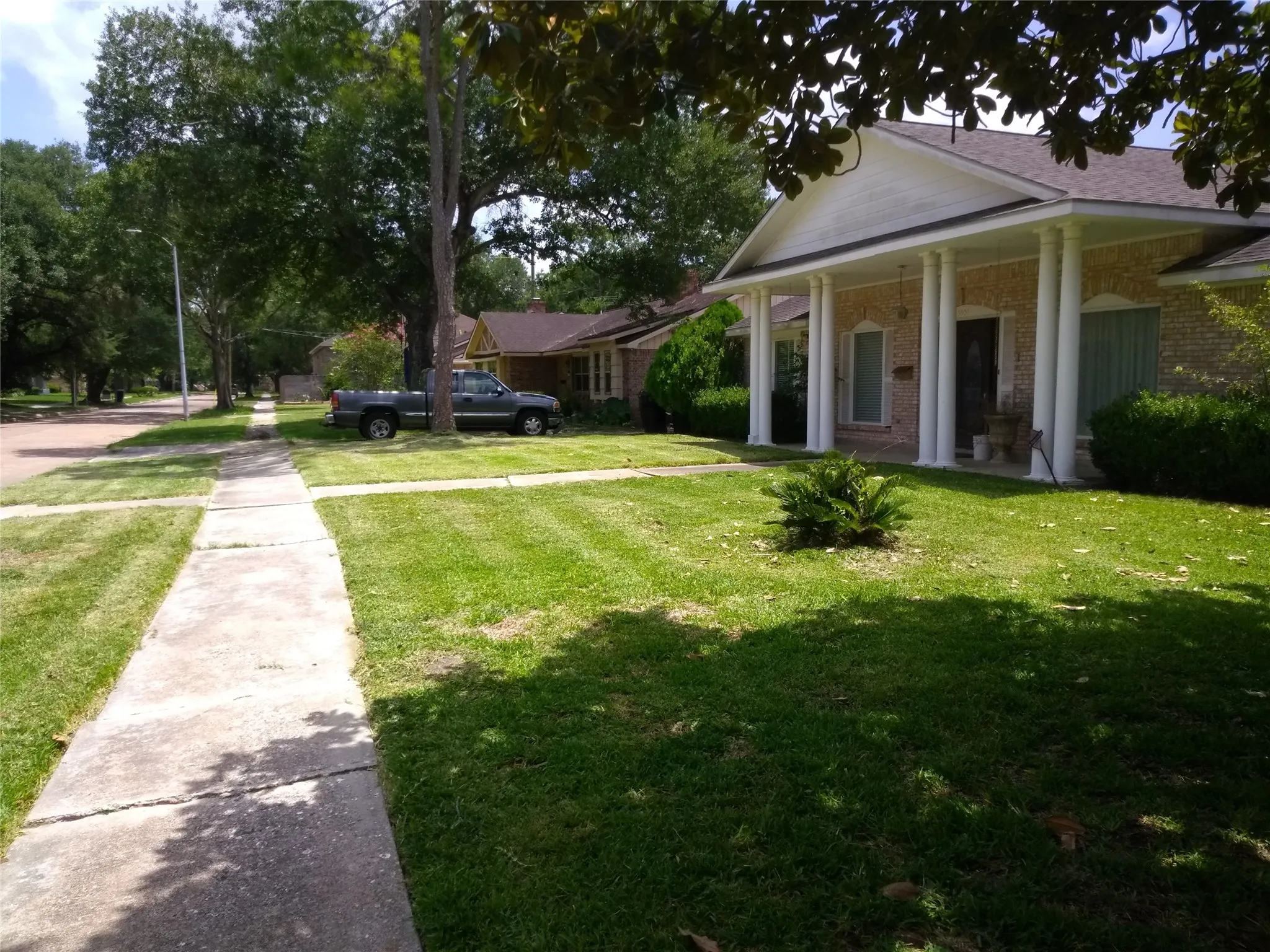 Single Family Residence For Sale in Harris County , 5951 Lattimer Drive, Houston, Texas 77035, 3 Bedroom, 2 Bathroom, 2 Garage spaces, 2,280 Sqft, built in 1960, mls#21385712, Real Estate Agent in Houston, Homes For Sale in Harris county, Homes For Sale in Houston, Realtor in Houston Texas, Real Estate Brokerage Independent Realty Texas, Luminita Cordes Realtor
