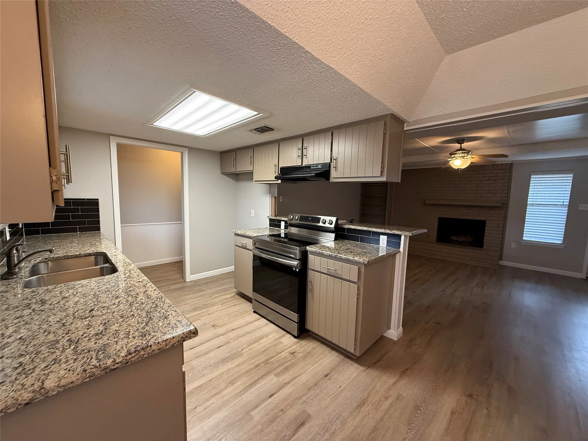 Single Family Residence For Rent in Tarrant County , 5912 Pleasant Hill Drive, Arlington, Texas 76016, 3 Bedroom, 2 Bathroom, 2 Garage spaces, 1,399 Sqft, built in 1978, mls#21391379, Real Estate Agent in Arlington, Homes For Rent in Tarrant county, Homes For Rent in Arlington, Realtor in Arlington Texas, Real Estate Brokerage Independent Realty Texas, Luminita Cordes Realtor