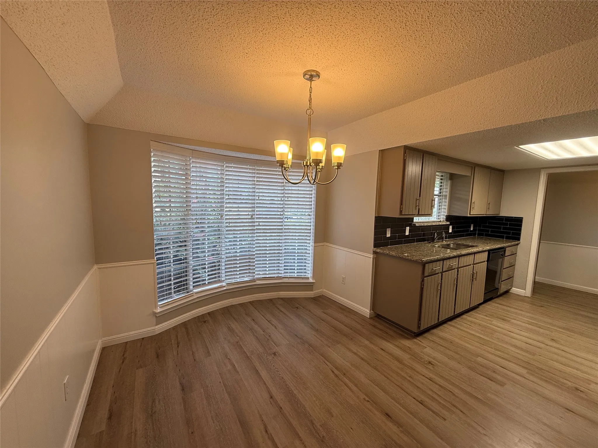 Single Family Residence For Rent in Tarrant County , 5912 Pleasant Hill Drive, Arlington, Texas 76016, 3 Bedroom, 2 Bathroom, 2 Garage spaces, 1,399 Sqft, built in 1978, mls#21391379, Real Estate Agent in Arlington, Homes For Rent in Tarrant county, Homes For Rent in Arlington, Realtor in Arlington Texas, Real Estate Brokerage Independent Realty Texas, Luminita Cordes Realtor