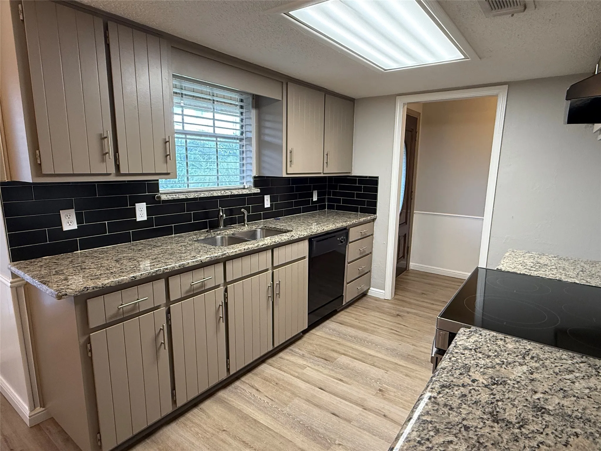 Single Family Residence For Rent in Tarrant County , 5912 Pleasant Hill Drive, Arlington, Texas 76016, 3 Bedroom, 2 Bathroom, 2 Garage spaces, 1,399 Sqft, built in 1978, mls#21391379, Real Estate Agent in Arlington, Homes For Rent in Tarrant county, Homes For Rent in Arlington, Realtor in Arlington Texas, Real Estate Brokerage Independent Realty Texas, Luminita Cordes Realtor