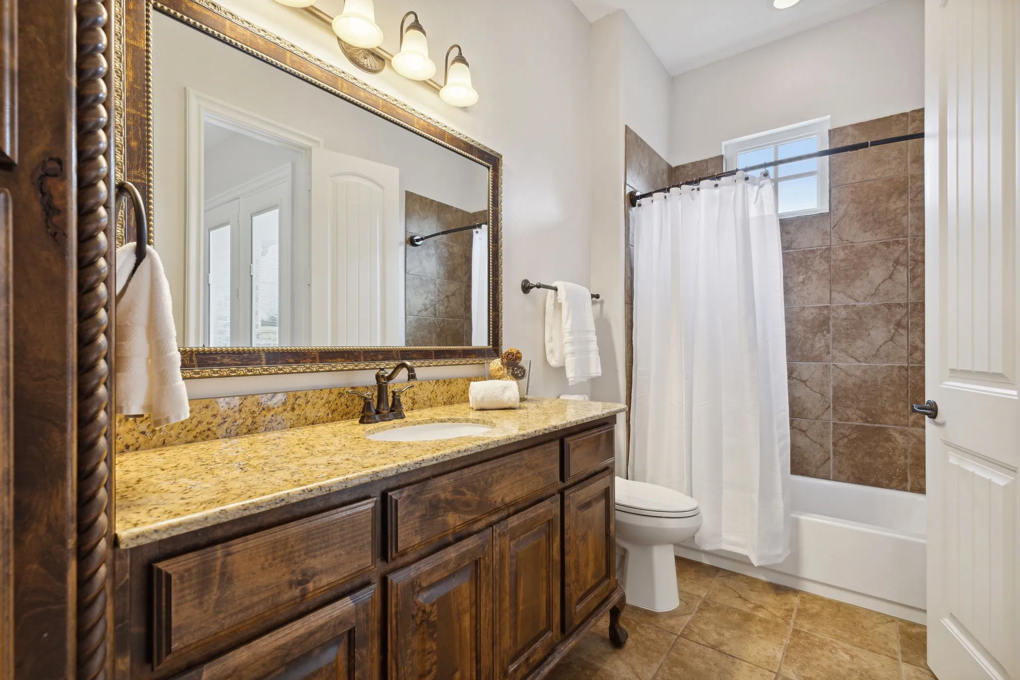Single Family Residence For Sale in Denton County , 5501 Lake Geneva Court, Flower Mound, Texas 75022, 4 Bedroom, 6 Bathroom, 3 Garage spaces, 5,491 Sqft, built in 2010, mls#21391303, Real Estate Agent in Flower Mound, Homes For Sale in Denton county, Homes For Sale in Flower Mound, Realtor in Flower Mound Texas, Real Estate Brokerage Independent Realty Texas, Luminita Cordes Realtor