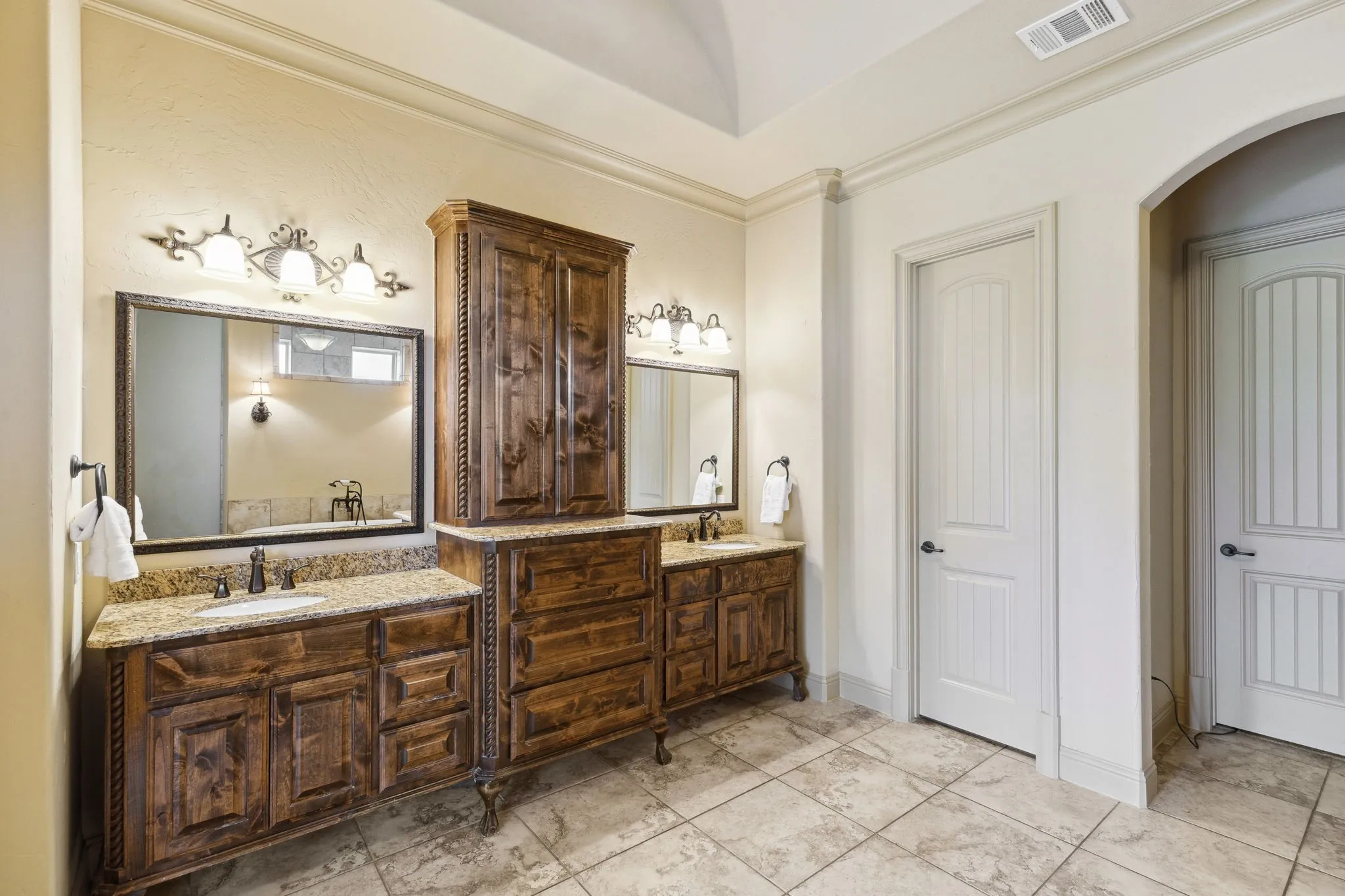 Single Family Residence For Sale in Denton County , 5501 Lake Geneva Court, Flower Mound, Texas 75022, 4 Bedroom, 6 Bathroom, 3 Garage spaces, 5,491 Sqft, built in 2010, mls#21391303, Real Estate Agent in Flower Mound, Homes For Sale in Denton county, Homes For Sale in Flower Mound, Realtor in Flower Mound Texas, Real Estate Brokerage Independent Realty Texas, Luminita Cordes Realtor