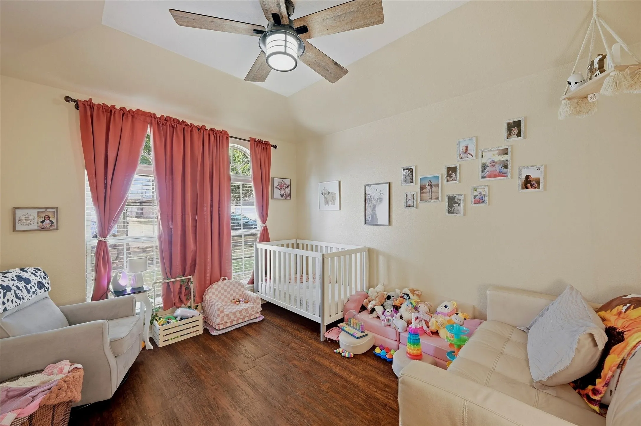 Single Family Residence For Sale in Grayson County , 409 Bryn Mawr Lane, Van Alstyne, Texas 75495, 3 Bedroom, 2 Bathroom, 2 Garage spaces, 1,658 Sqft, built in 2013, mls#21390653, Real Estate Agent in Van Alstyne, Homes For Sale in Grayson county, Homes For Sale in Van Alstyne, Realtor in Van Alstyne Texas, Real Estate Brokerage Independent Realty Texas, Luminita Cordes Realtor