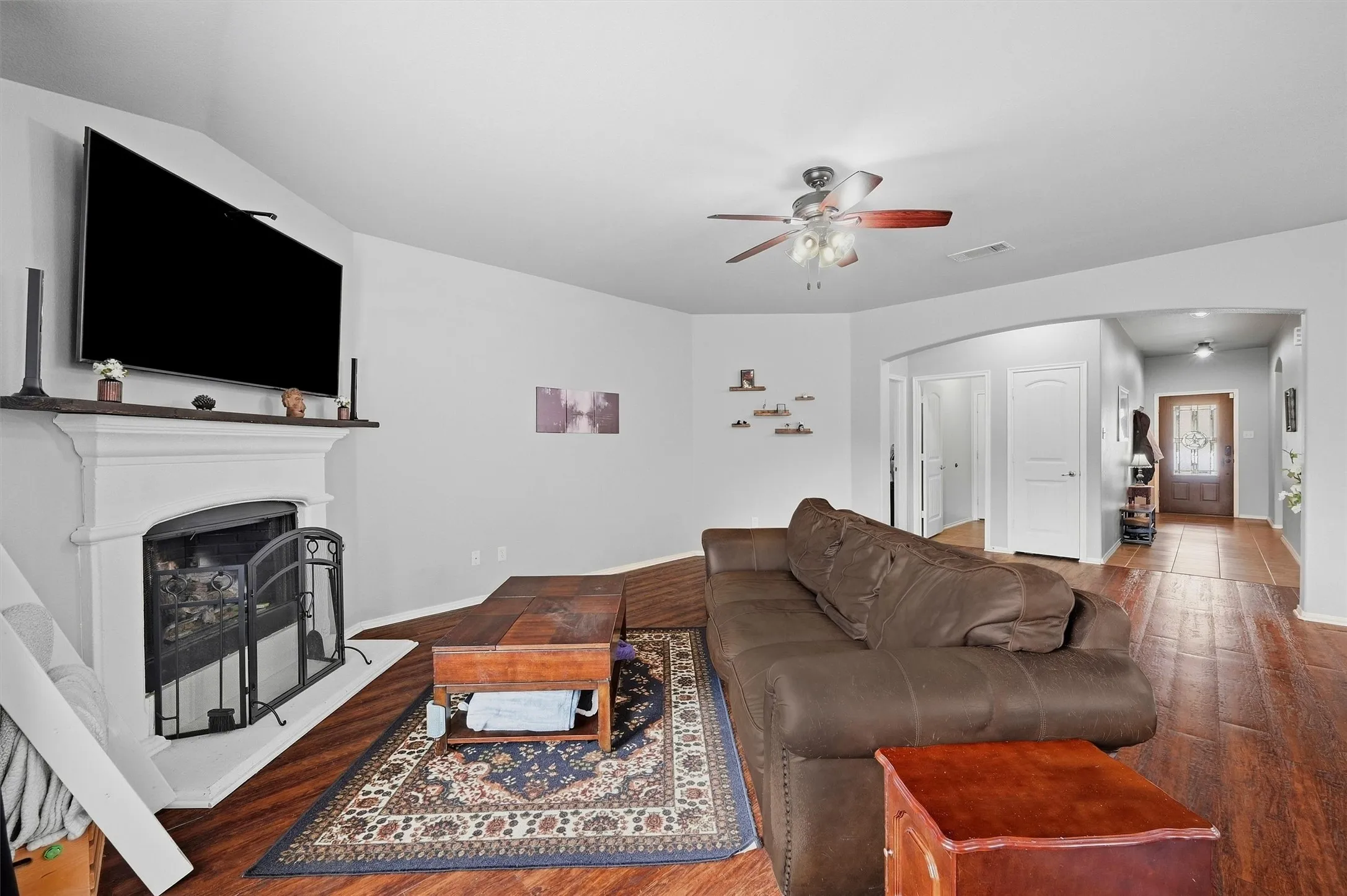 Single Family Residence For Sale in Grayson County , 409 Bryn Mawr Lane, Van Alstyne, Texas 75495, 3 Bedroom, 2 Bathroom, 2 Garage spaces, 1,658 Sqft, built in 2013, mls#21390653, Real Estate Agent in Van Alstyne, Homes For Sale in Grayson county, Homes For Sale in Van Alstyne, Realtor in Van Alstyne Texas, Real Estate Brokerage Independent Realty Texas, Luminita Cordes Realtor