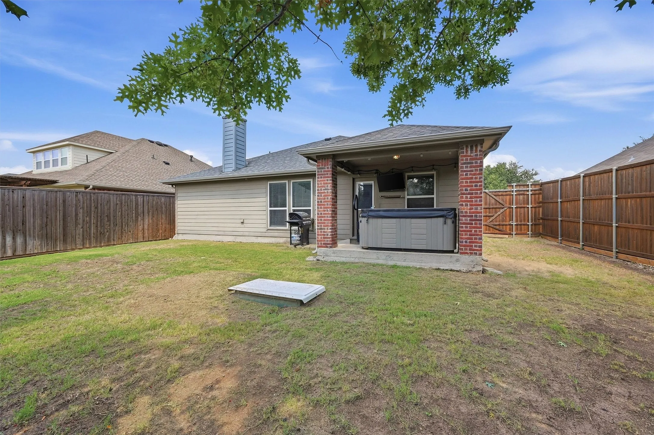 Single Family Residence For Sale in Grayson County , 409 Bryn Mawr Lane, Van Alstyne, Texas 75495, 3 Bedroom, 2 Bathroom, 2 Garage spaces, 1,658 Sqft, built in 2013, mls#21390653, Real Estate Agent in Van Alstyne, Homes For Sale in Grayson county, Homes For Sale in Van Alstyne, Realtor in Van Alstyne Texas, Real Estate Brokerage Independent Realty Texas, Luminita Cordes Realtor