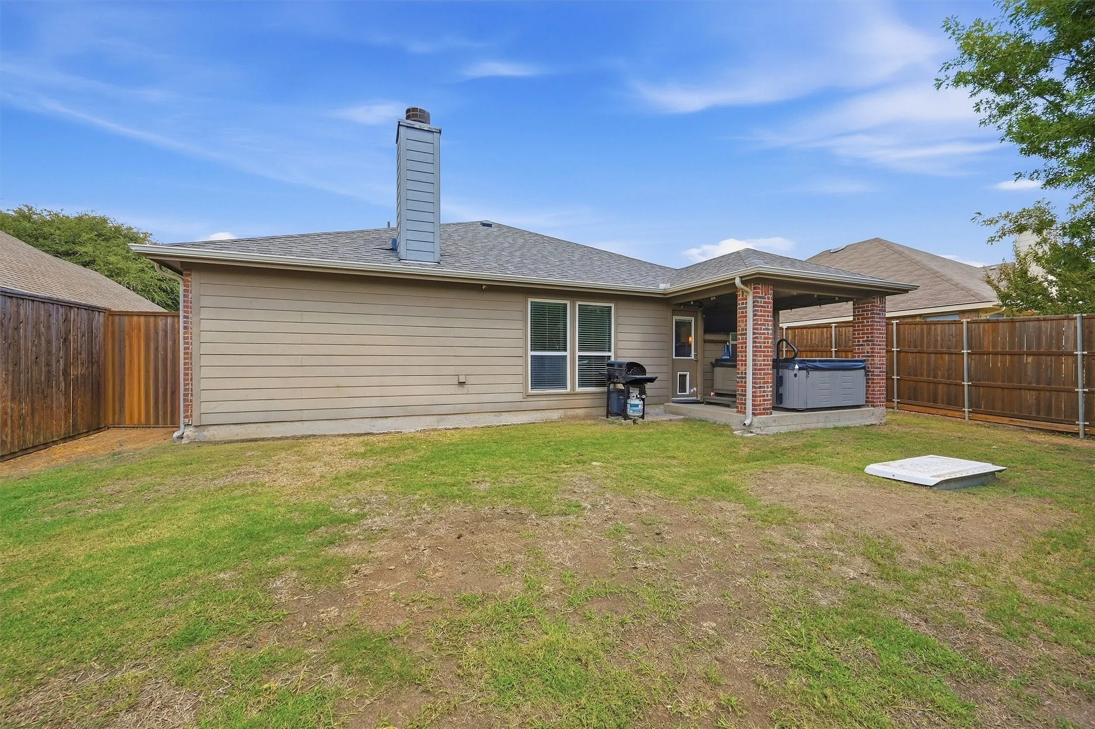 Single Family Residence For Sale in Grayson County , 409 Bryn Mawr Lane, Van Alstyne, Texas 75495, 3 Bedroom, 2 Bathroom, 2 Garage spaces, 1,658 Sqft, built in 2013, mls#21390653, Real Estate Agent in Van Alstyne, Homes For Sale in Grayson county, Homes For Sale in Van Alstyne, Realtor in Van Alstyne Texas, Real Estate Brokerage Independent Realty Texas, Luminita Cordes Realtor