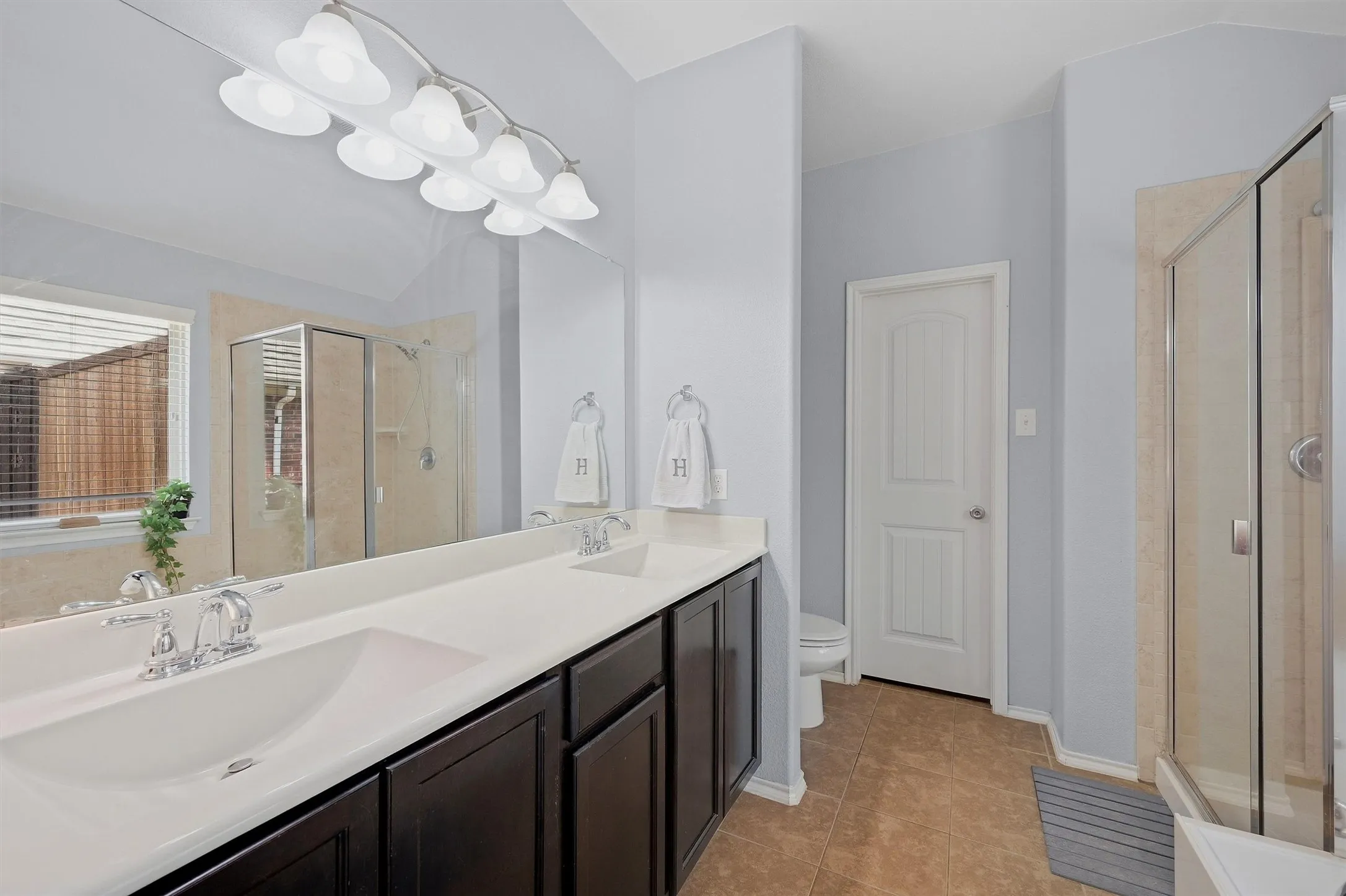 Single Family Residence For Sale in Grayson County , 409 Bryn Mawr Lane, Van Alstyne, Texas 75495, 3 Bedroom, 2 Bathroom, 2 Garage spaces, 1,658 Sqft, built in 2013, mls#21390653, Real Estate Agent in Van Alstyne, Homes For Sale in Grayson county, Homes For Sale in Van Alstyne, Realtor in Van Alstyne Texas, Real Estate Brokerage Independent Realty Texas, Luminita Cordes Realtor