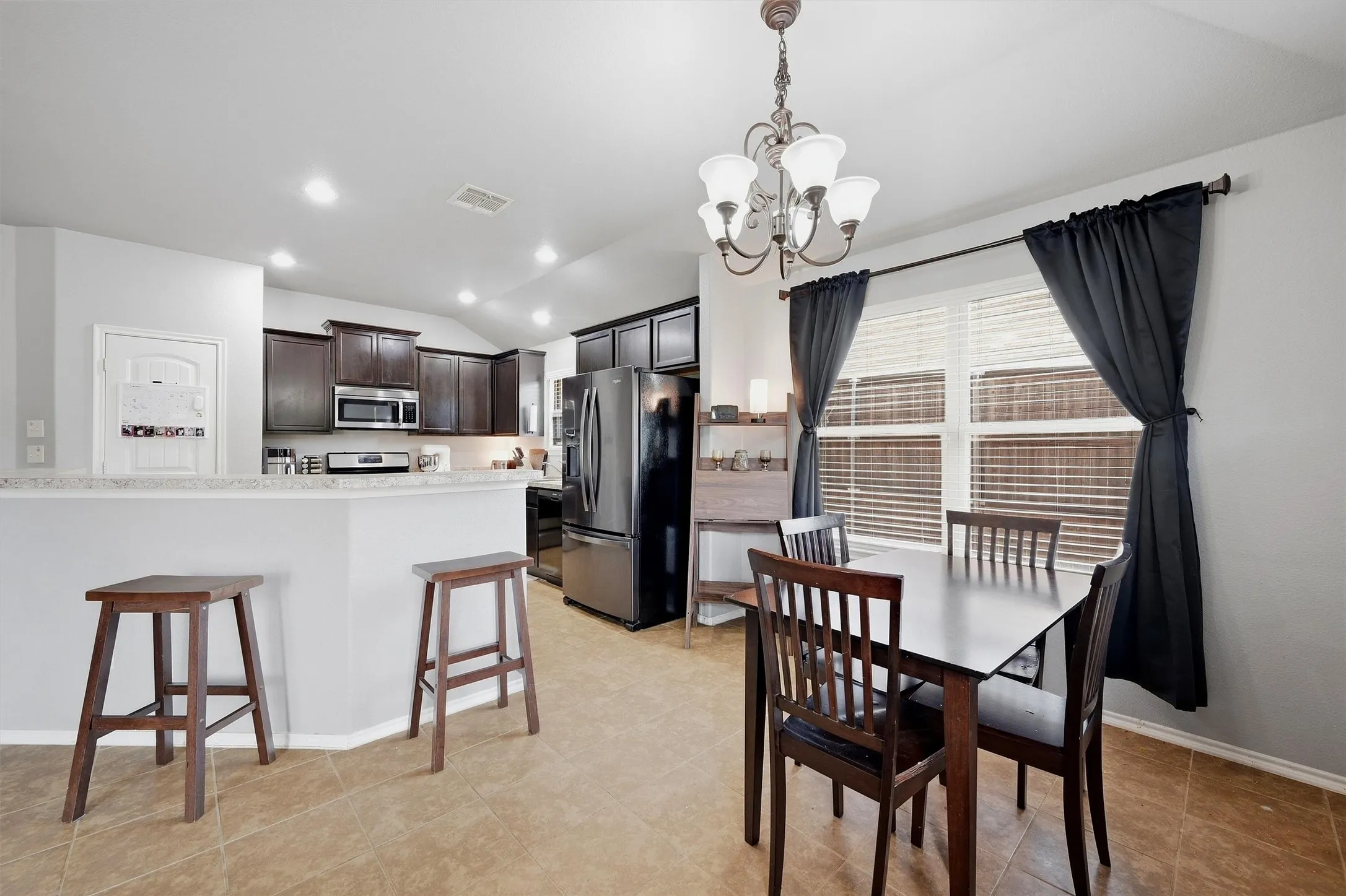 Single Family Residence For Sale in Grayson County , 409 Bryn Mawr Lane, Van Alstyne, Texas 75495, 3 Bedroom, 2 Bathroom, 2 Garage spaces, 1,658 Sqft, built in 2013, mls#21390653, Real Estate Agent in Van Alstyne, Homes For Sale in Grayson county, Homes For Sale in Van Alstyne, Realtor in Van Alstyne Texas, Real Estate Brokerage Independent Realty Texas, Luminita Cordes Realtor