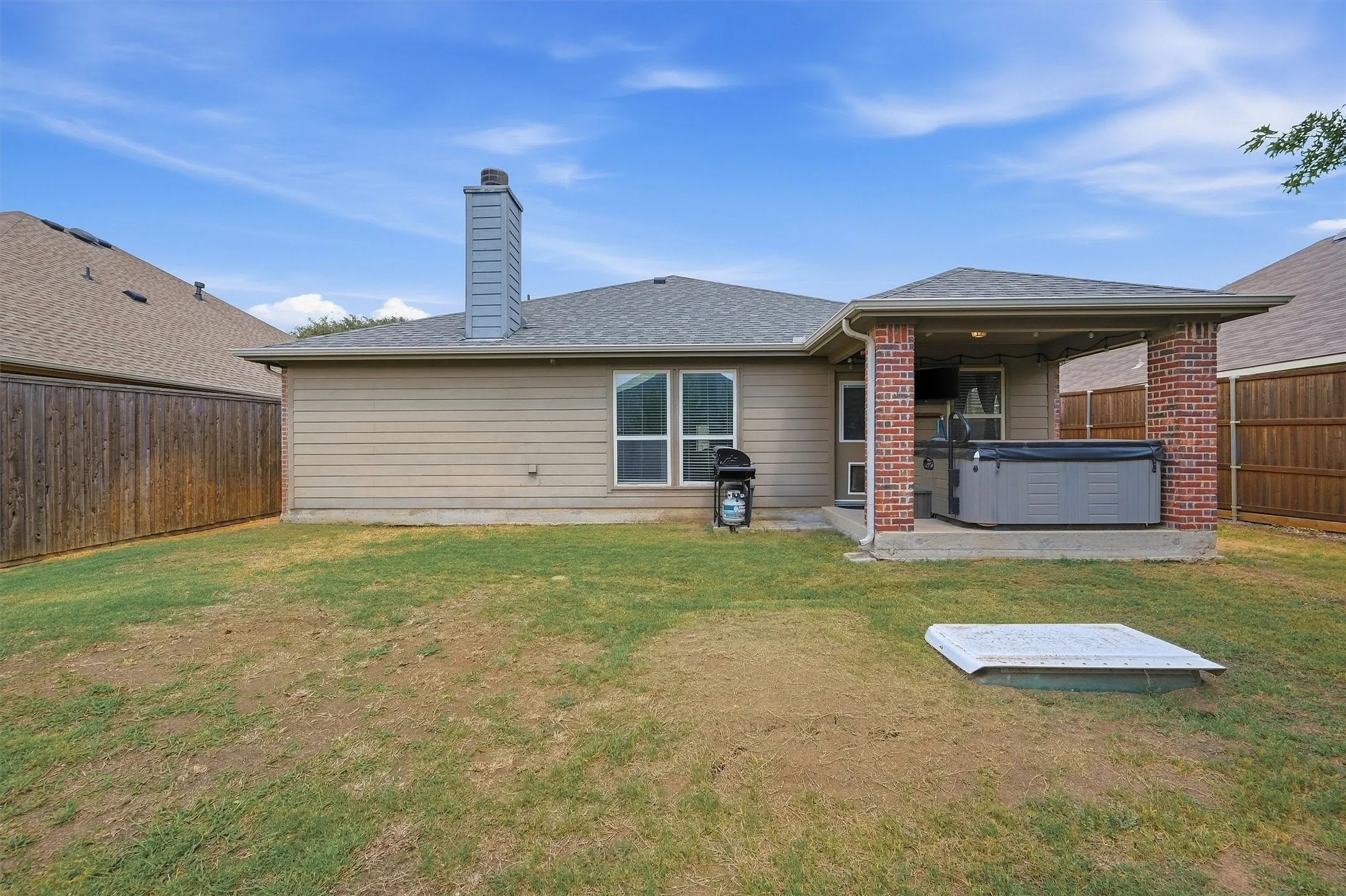 Single Family Residence For Sale in Grayson County , 409 Bryn Mawr Lane, Van Alstyne, Texas 75495, 3 Bedroom, 2 Bathroom, 2 Garage spaces, 1,658 Sqft, built in 2013, mls#21390653, Real Estate Agent in Van Alstyne, Homes For Sale in Grayson county, Homes For Sale in Van Alstyne, Realtor in Van Alstyne Texas, Real Estate Brokerage Independent Realty Texas, Luminita Cordes Realtor