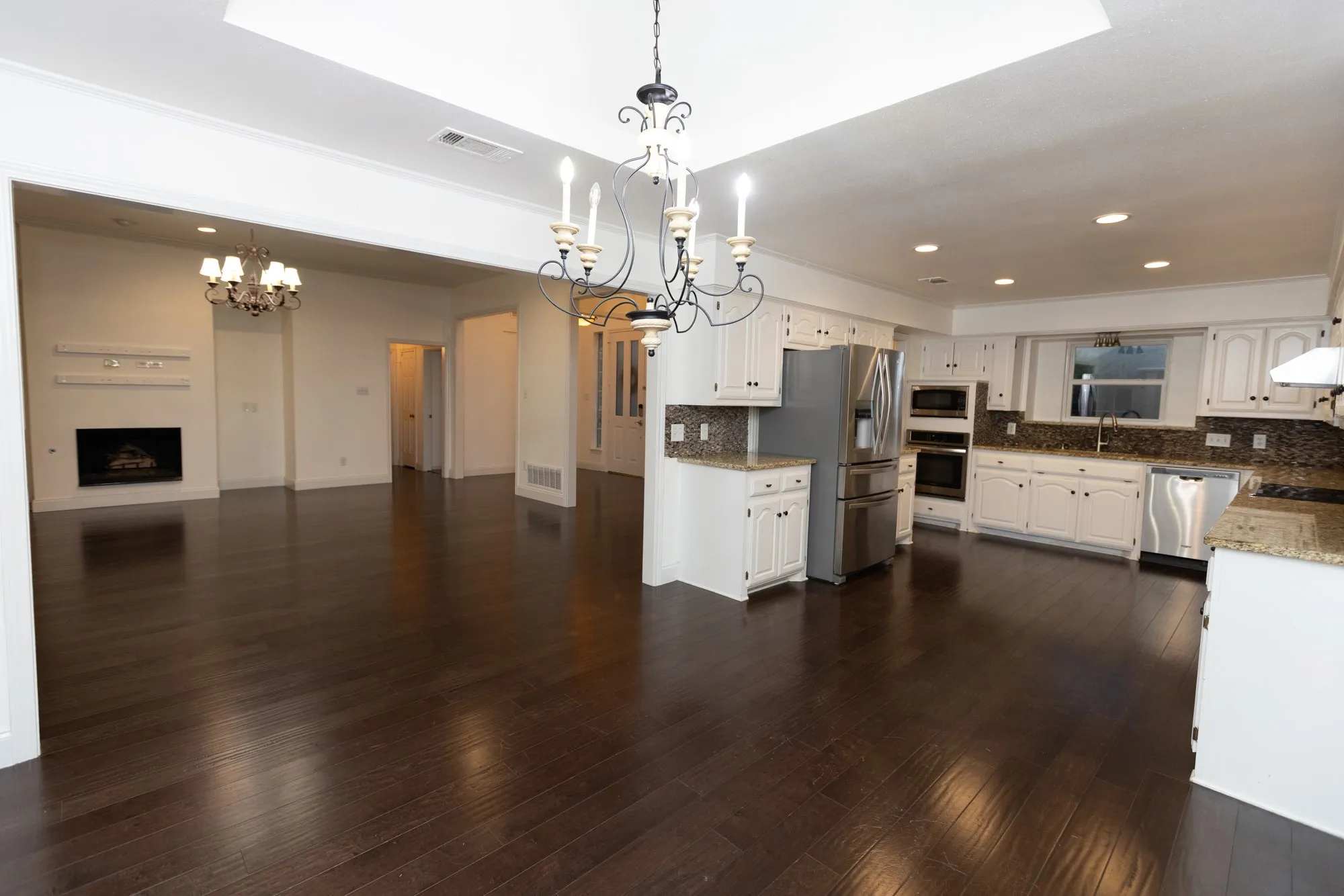 Single Family Residence For Rent in Collin County , 4669 Portrait Lane, Plano, Texas 75024, 3 Bedroom, 3 Bathroom, 2 Garage spaces, 2,299 Sqft, built in 1987, mls#21391245, Real Estate Agent in Plano, Homes For Rent in Collin county, Homes For Rent in Plano, Realtor in Plano Texas, Real Estate Brokerage Independent Realty Texas, Luminita Cordes Realtor