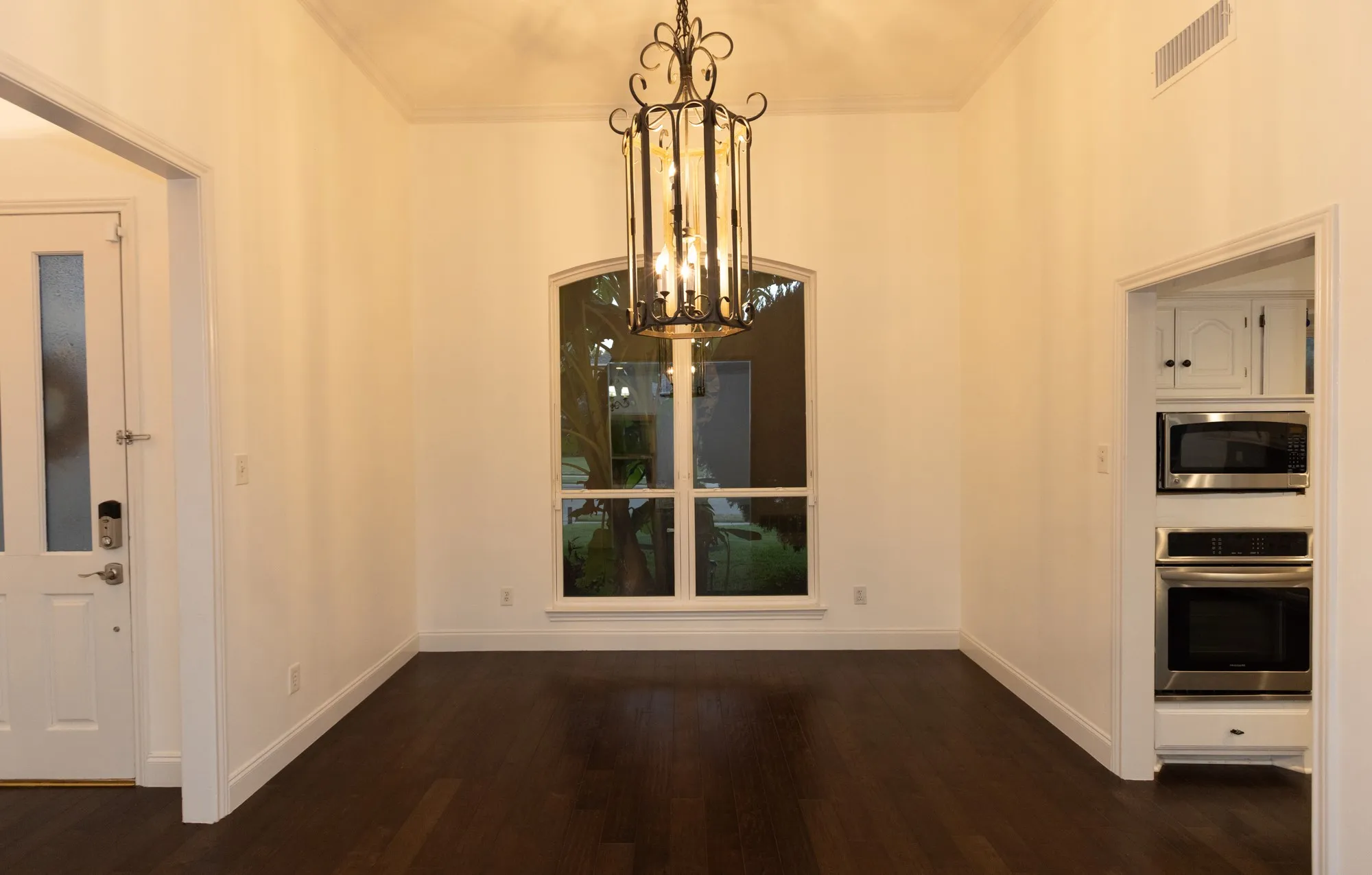 Single Family Residence For Rent in Collin County , 4669 Portrait Lane, Plano, Texas 75024, 3 Bedroom, 3 Bathroom, 2 Garage spaces, 2,299 Sqft, built in 1987, mls#21391245, Real Estate Agent in Plano, Homes For Rent in Collin county, Homes For Rent in Plano, Realtor in Plano Texas, Real Estate Brokerage Independent Realty Texas, Luminita Cordes Realtor