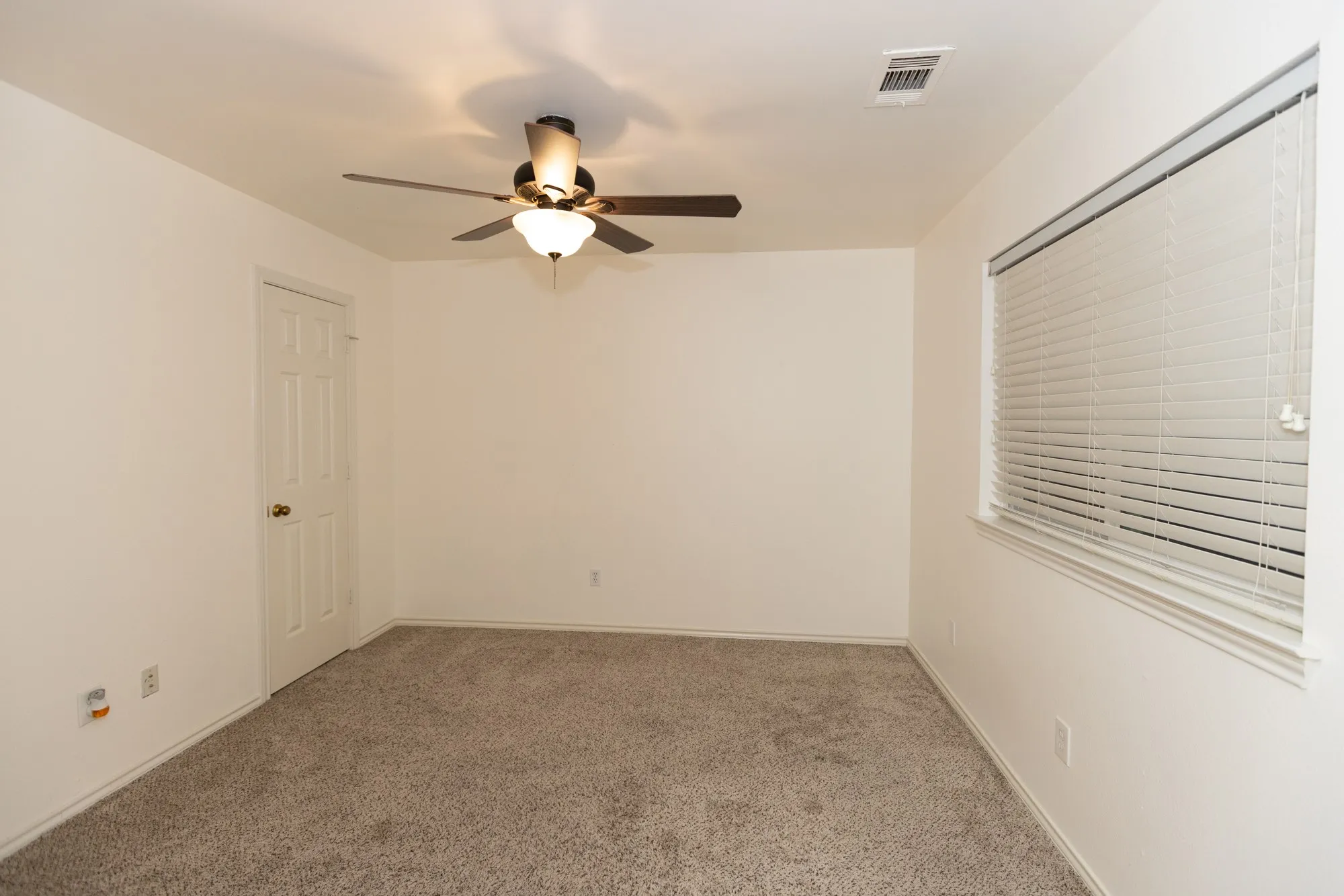Single Family Residence For Rent in Collin County , 4669 Portrait Lane, Plano, Texas 75024, 3 Bedroom, 3 Bathroom, 2 Garage spaces, 2,299 Sqft, built in 1987, mls#21391245, Real Estate Agent in Plano, Homes For Rent in Collin county, Homes For Rent in Plano, Realtor in Plano Texas, Real Estate Brokerage Independent Realty Texas, Luminita Cordes Realtor
