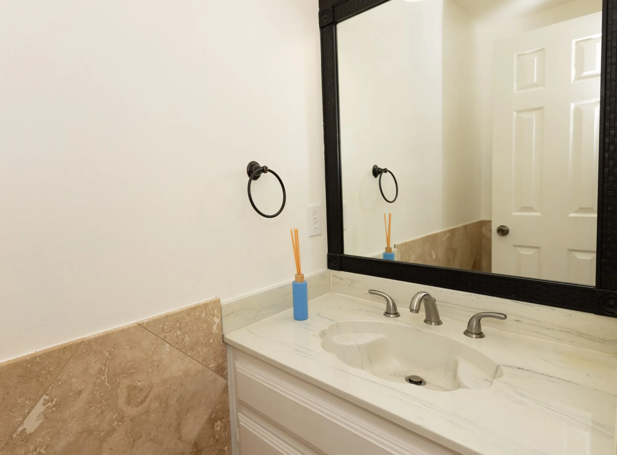 Single Family Residence For Rent in Collin County , 4669 Portrait Lane, Plano, Texas 75024, 3 Bedroom, 3 Bathroom, 2 Garage spaces, 2,299 Sqft, built in 1987, mls#21391245, Real Estate Agent in Plano, Homes For Rent in Collin county, Homes For Rent in Plano, Realtor in Plano Texas, Real Estate Brokerage Independent Realty Texas, Luminita Cordes Realtor