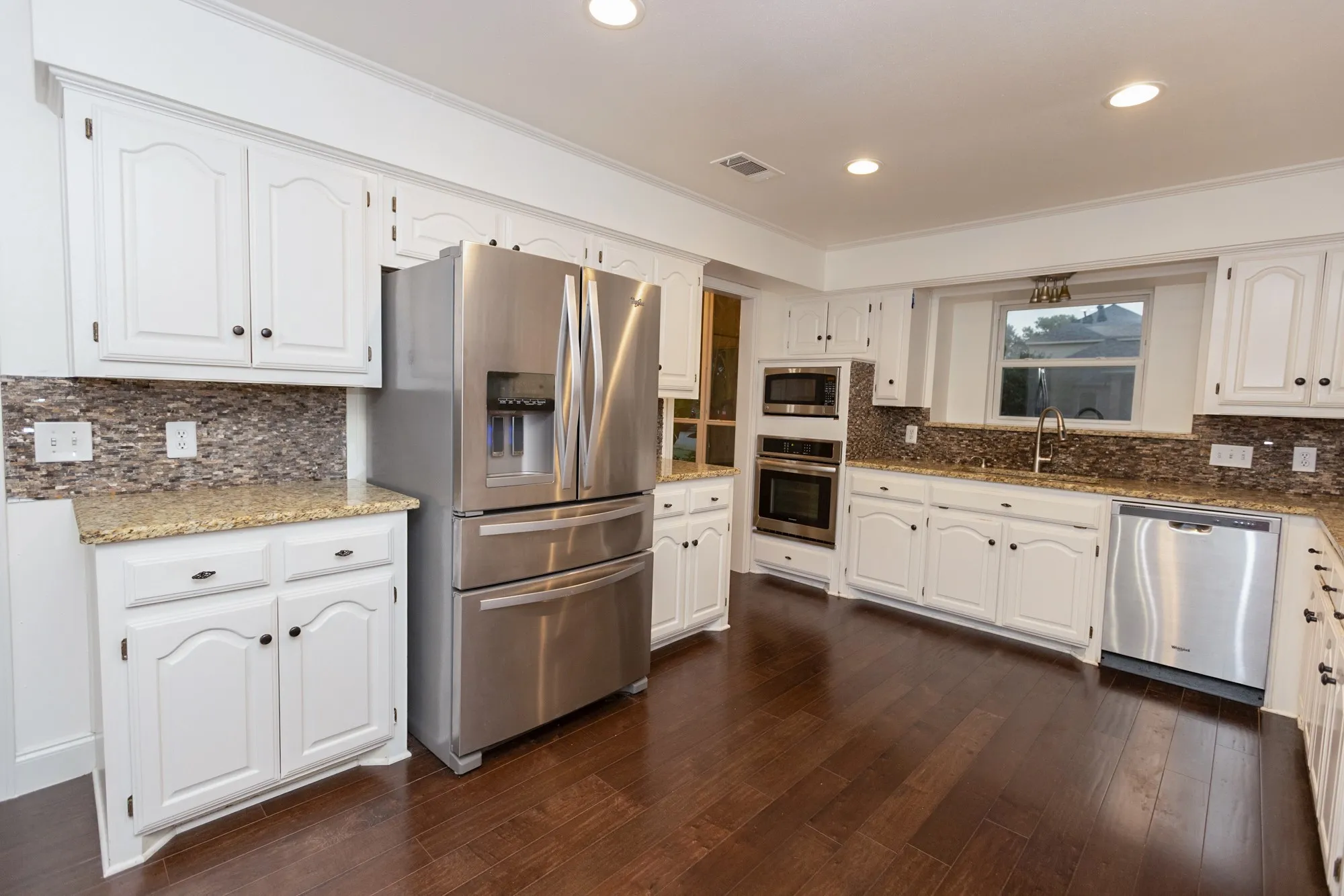 Single Family Residence For Rent in Collin County , 4669 Portrait Lane, Plano, Texas 75024, 3 Bedroom, 3 Bathroom, 2 Garage spaces, 2,299 Sqft, built in 1987, mls#21391245, Real Estate Agent in Plano, Homes For Rent in Collin county, Homes For Rent in Plano, Realtor in Plano Texas, Real Estate Brokerage Independent Realty Texas, Luminita Cordes Realtor